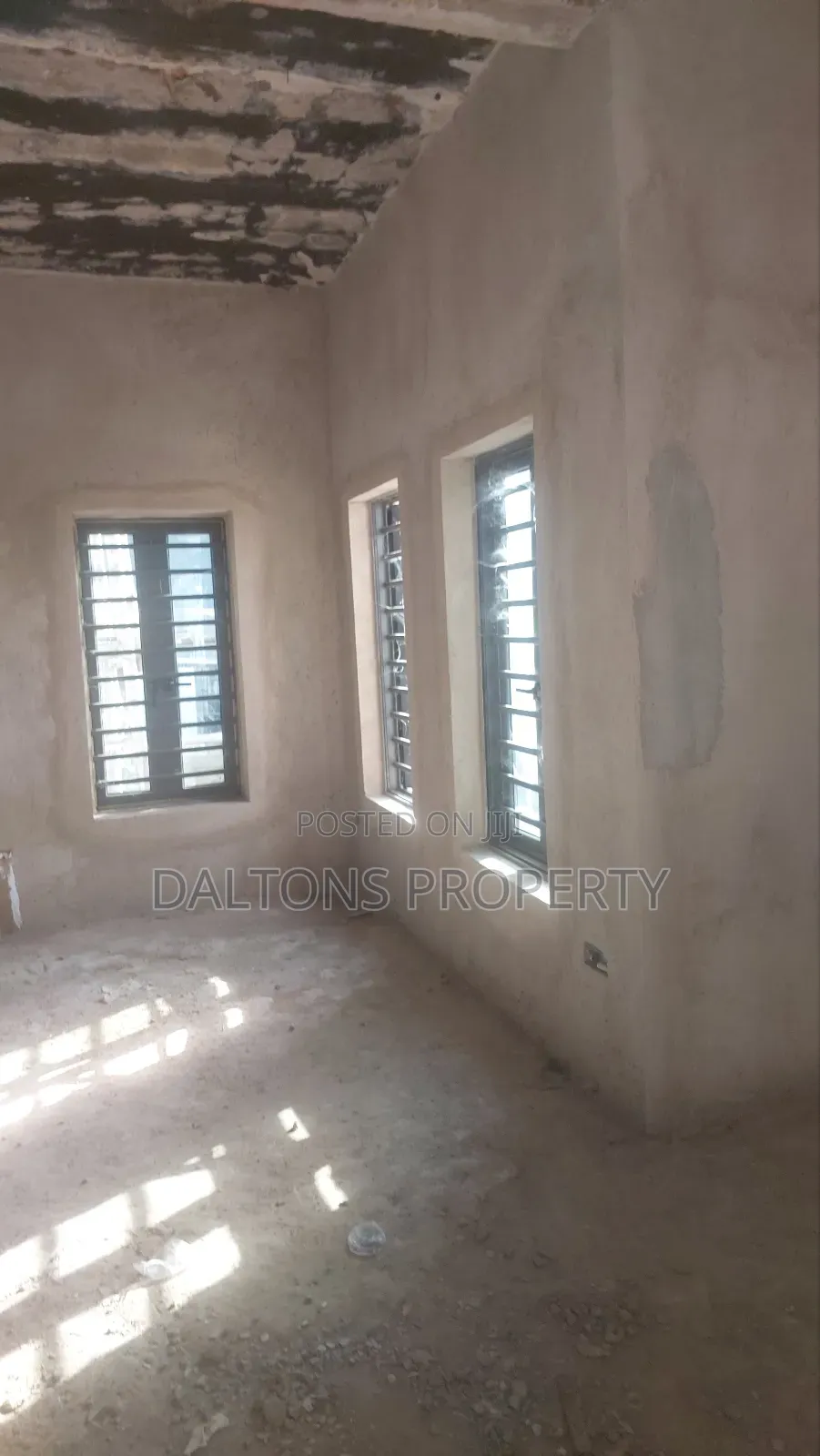 5bdrm Duplex in Victory Court, Lugbe District for sale in Lugbe District