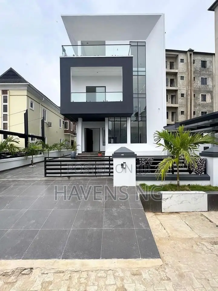 5bdrm Duplex in Lekki Phase 1 for sale in Lekki Phase 1