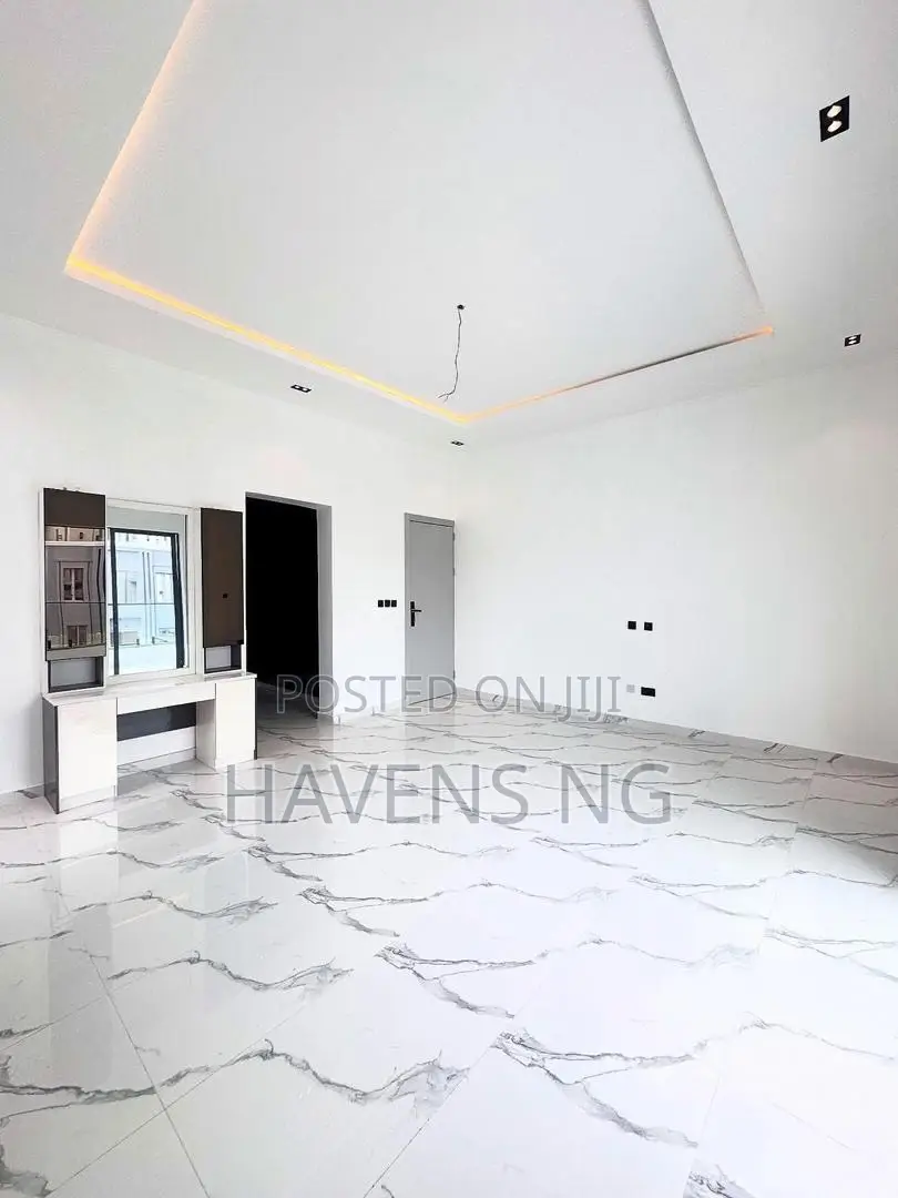 5bdrm Duplex in Lekki Phase 1 for sale in Lekki Phase 1