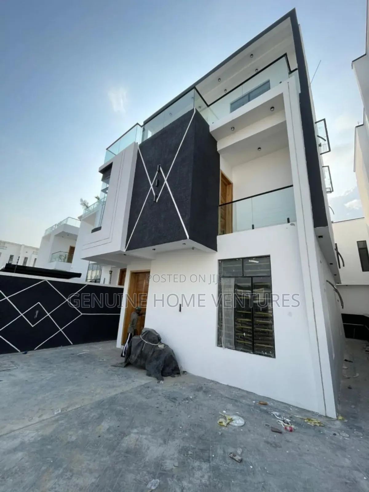 5bdrm Duplex in Chevron Lekki for sale in Chevron