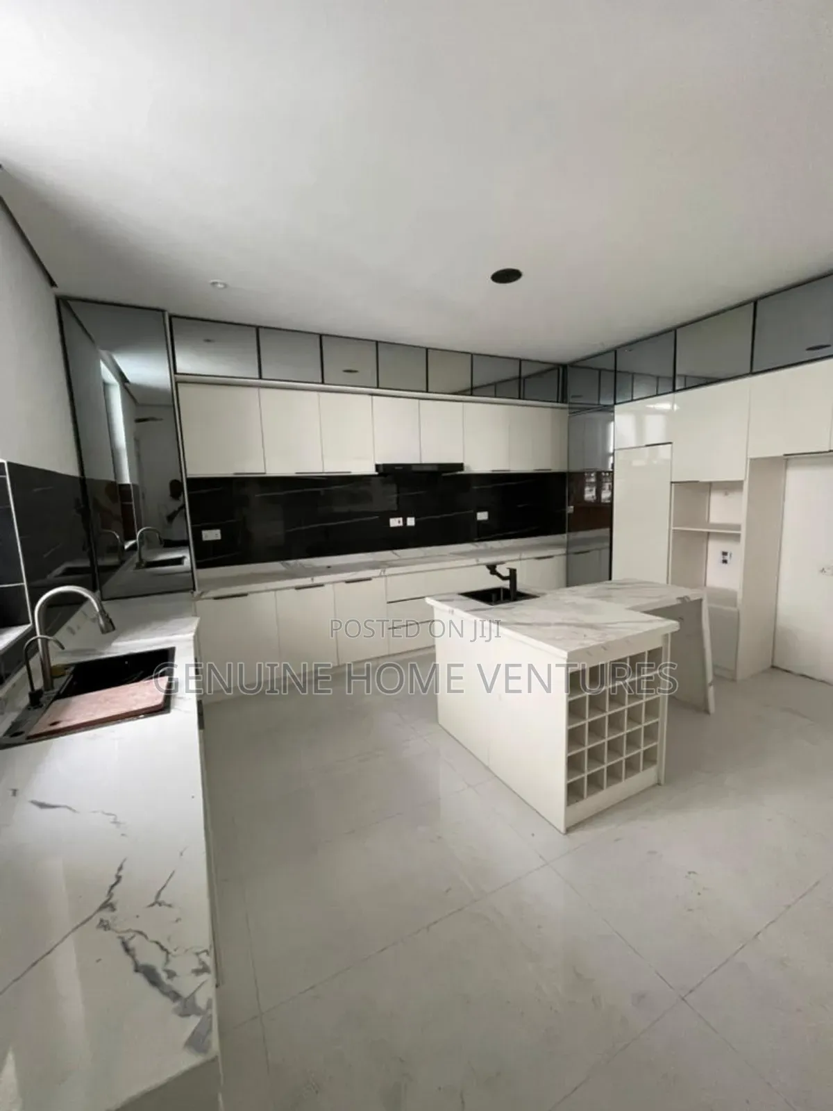 4bdrm Penthouse in Ikate for sale in Ikate