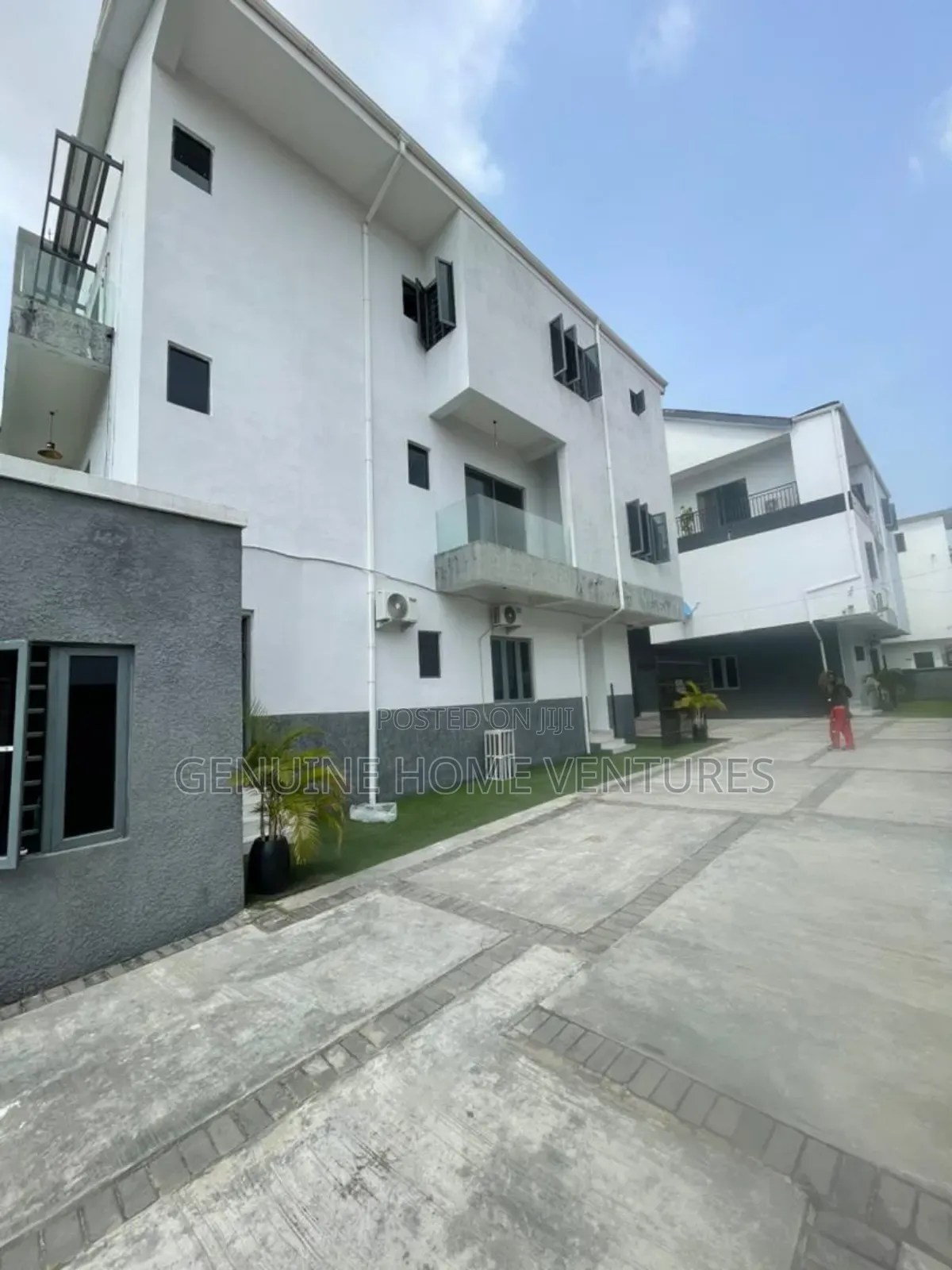 3bdrm Duplex in Ikate for sale in Ikate