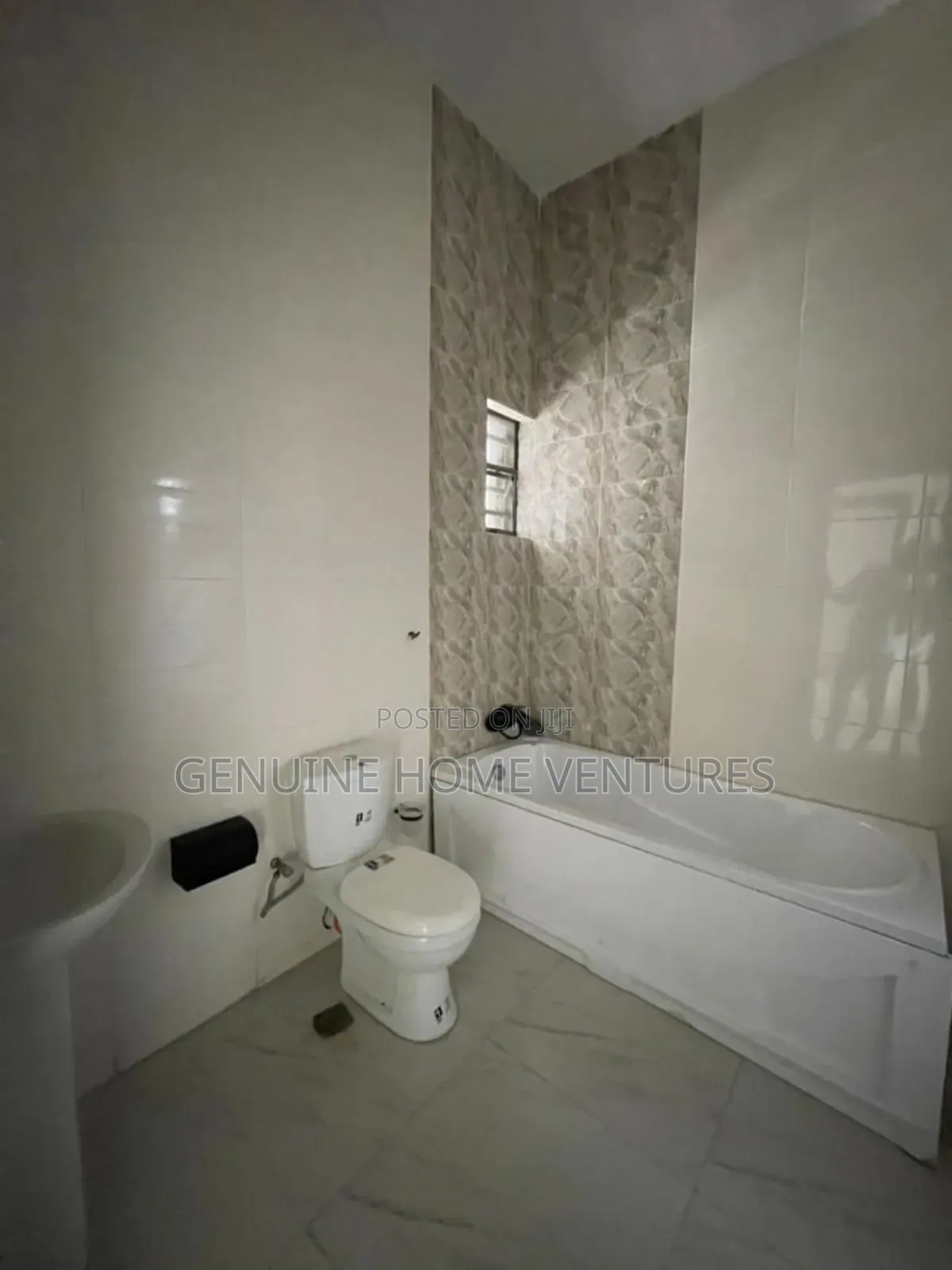 3bdrm Duplex in Ikate for sale in Ikate