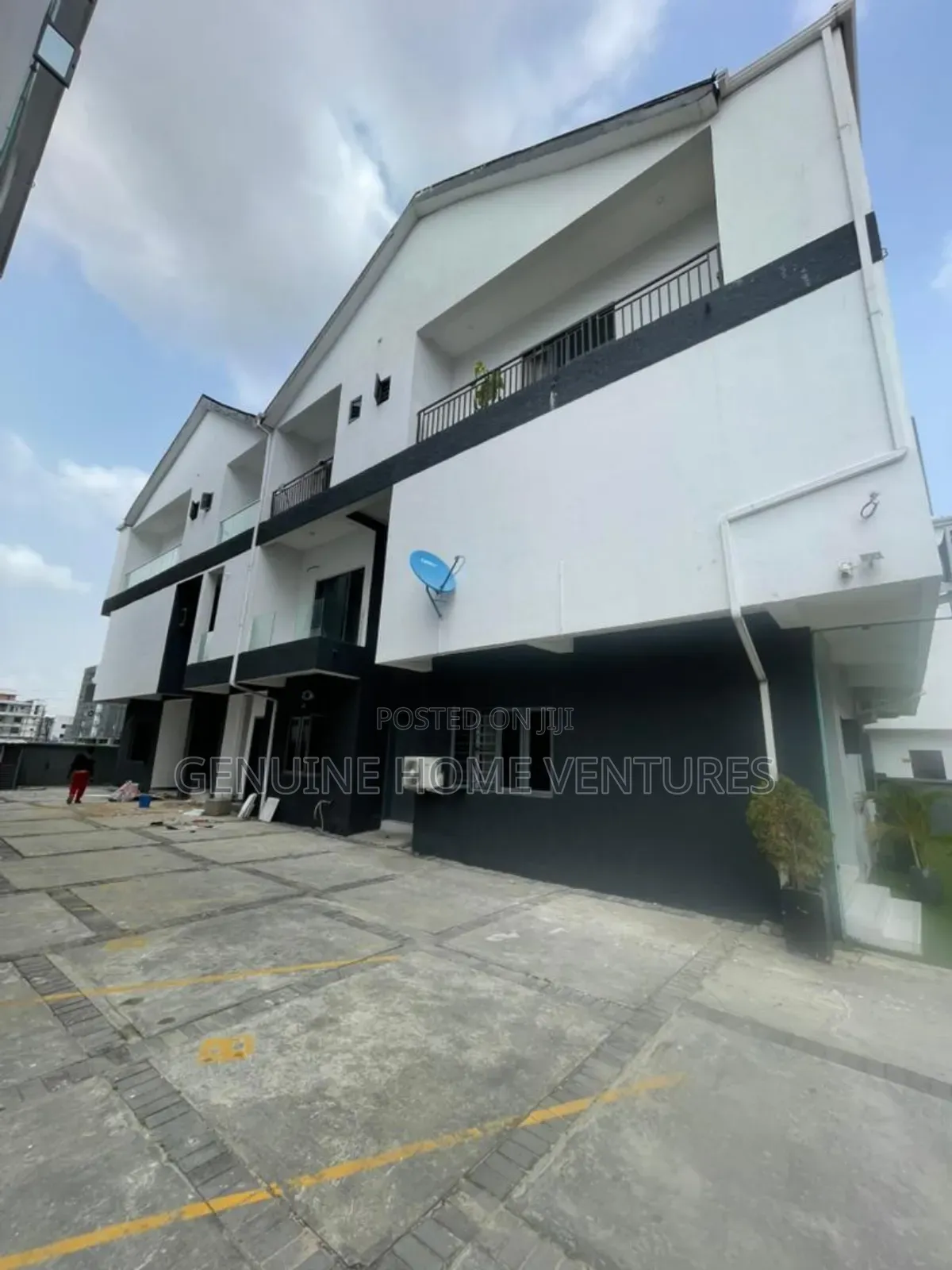 3bdrm Duplex in Ikate for sale in Ikate