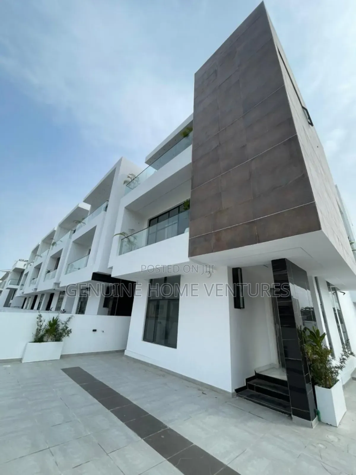 5bdrm Duplex in Lekki Phase 1 for sale in Lekki Phase 1