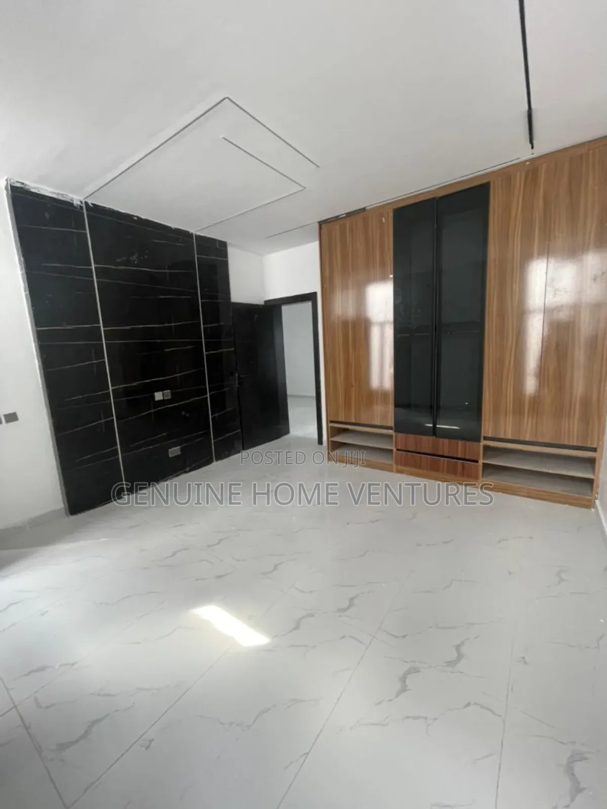 5bdrm Duplex in Lekki Phase 1 for sale in Lekki Phase 1