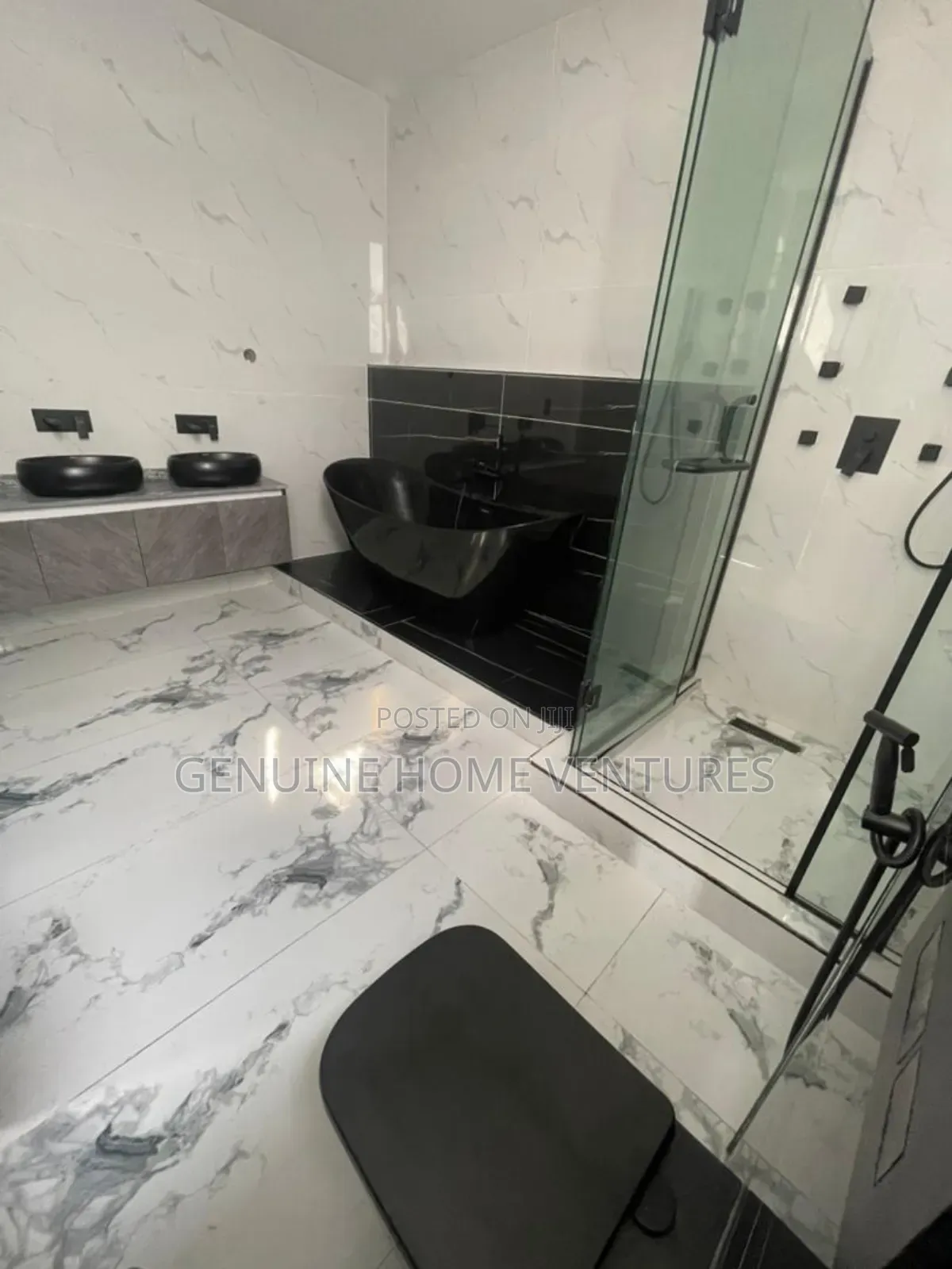 5bdrm Duplex in Lekki Phase 1 for sale in Lekki Phase 1