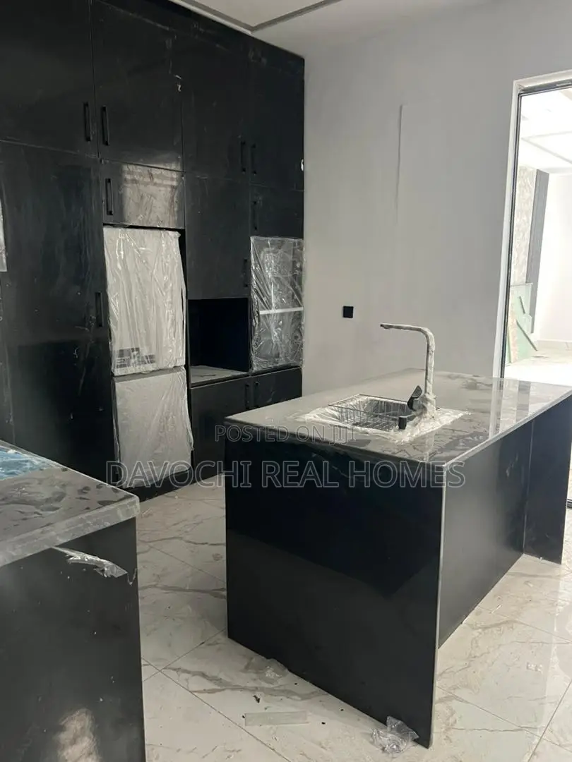 4bdrm Duplex in Agungi for rent in Agungi