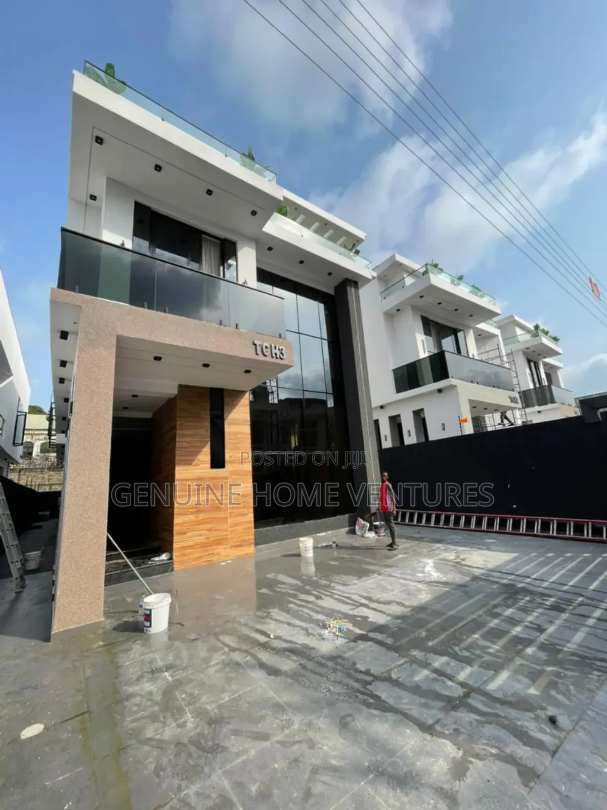5bdrm Duplex in Chevron for sale in Chevron