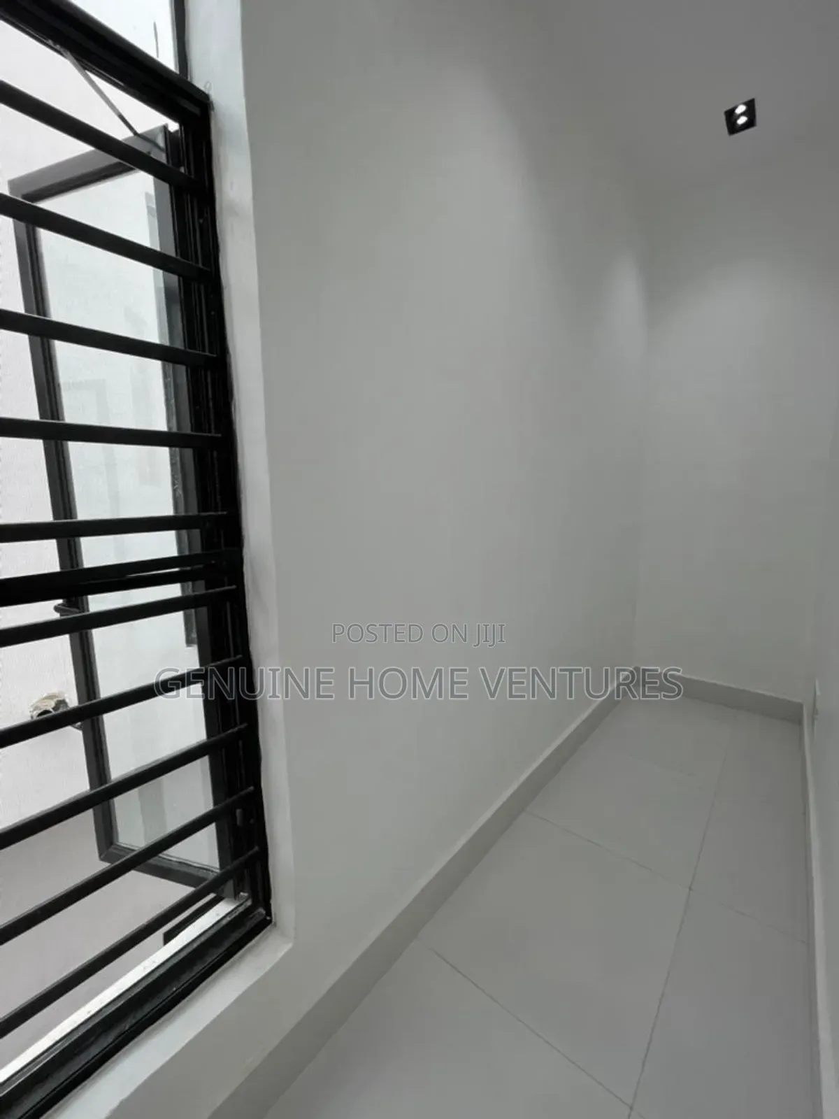 5bdrm Duplex in Chevron for sale in Chevron