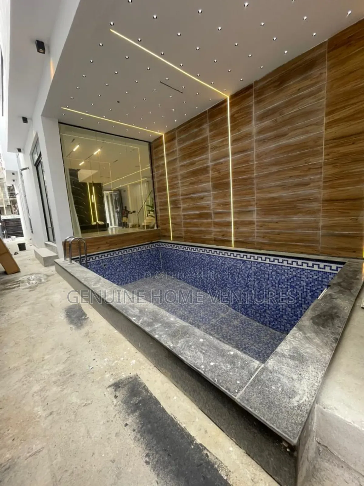 5bdrm Duplex in Chevron for sale in Chevron