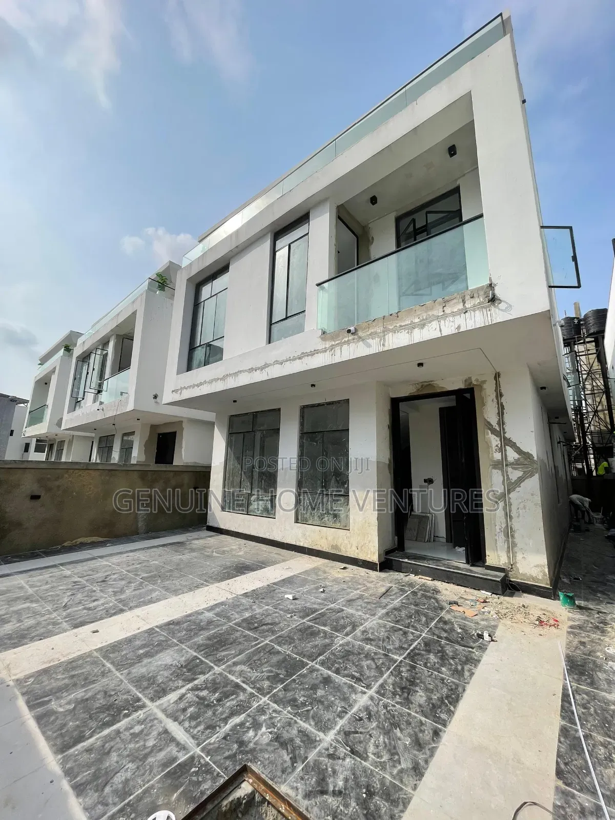 5bdrm Duplex in Chevron for sale in Chevron