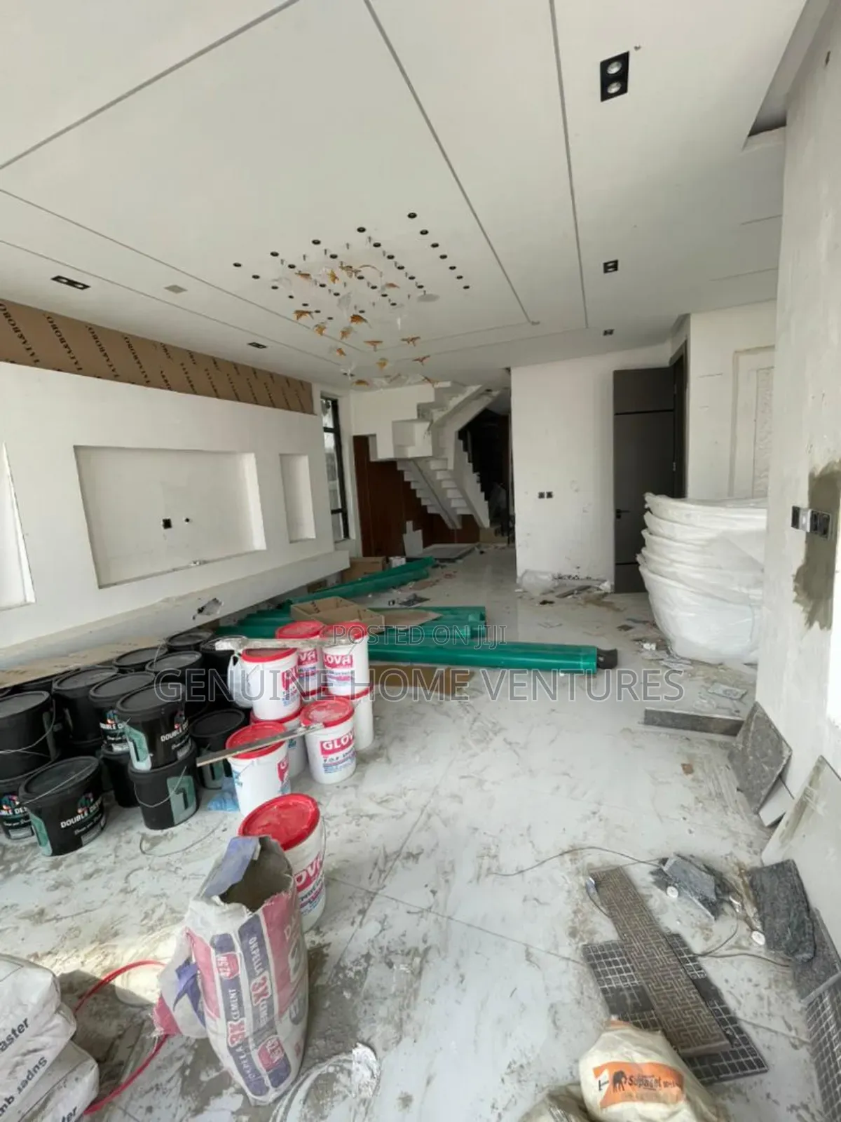 5bdrm Duplex in Chevron for sale in Chevron