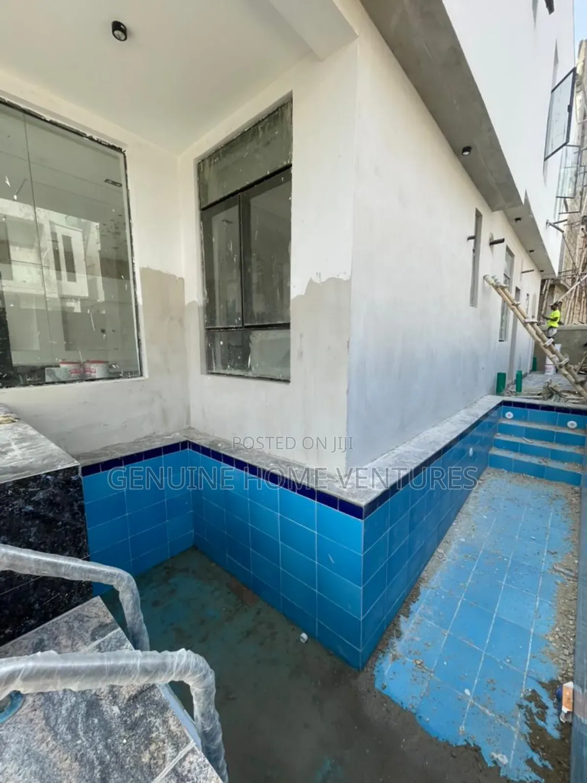 5bdrm Duplex in Chevron for sale in Chevron