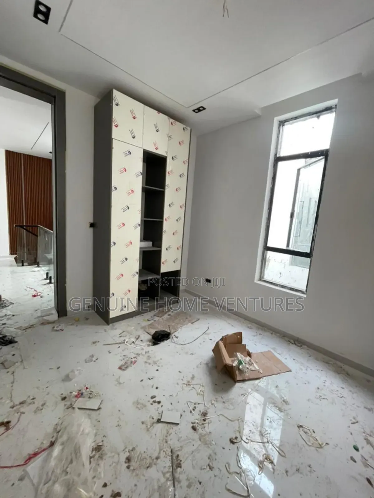 5bdrm Duplex in Chevron for sale in Chevron
