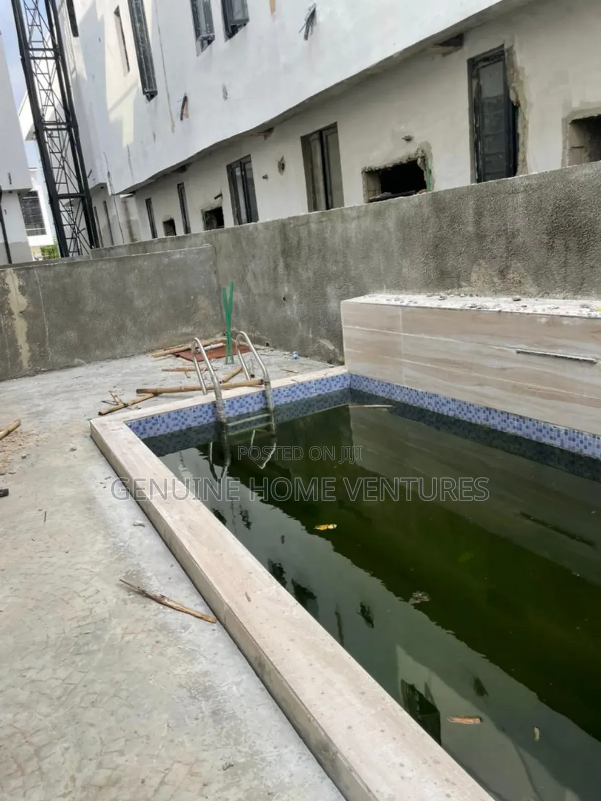 5bdrm Duplex in Chevron for sale in Chevron