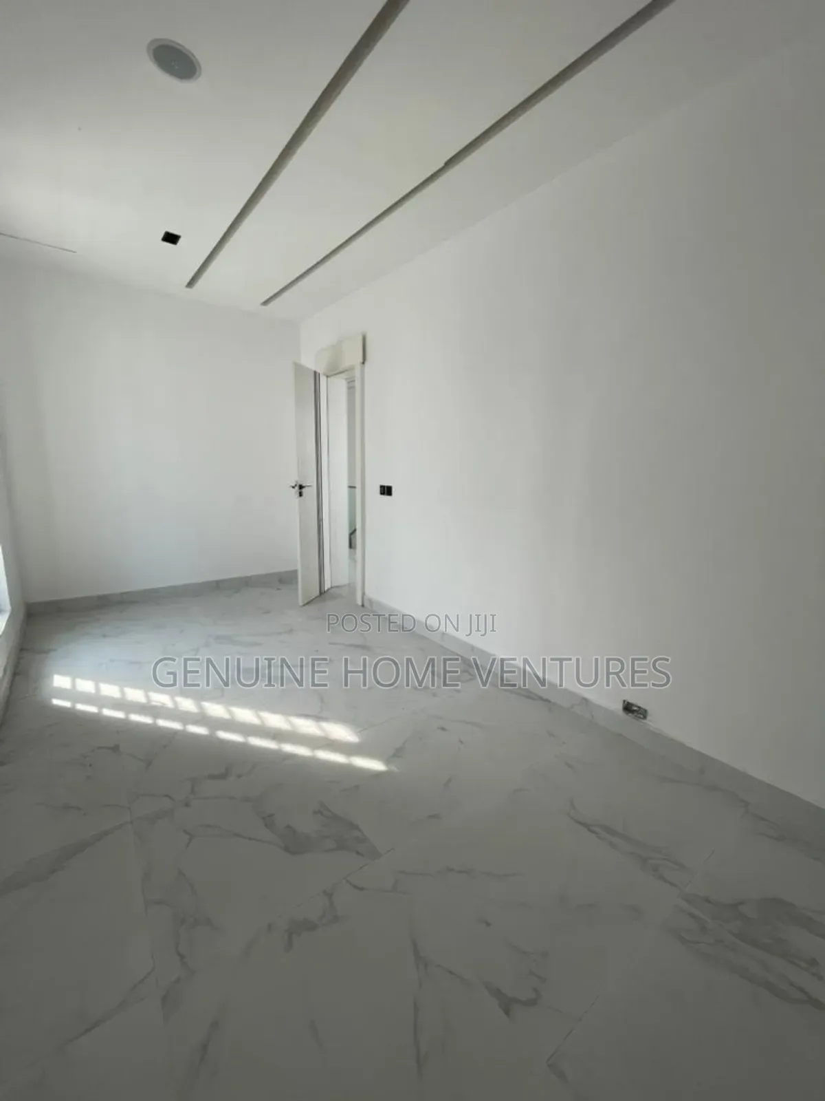 5bdrm Duplex in Chevron for sale in Chevron