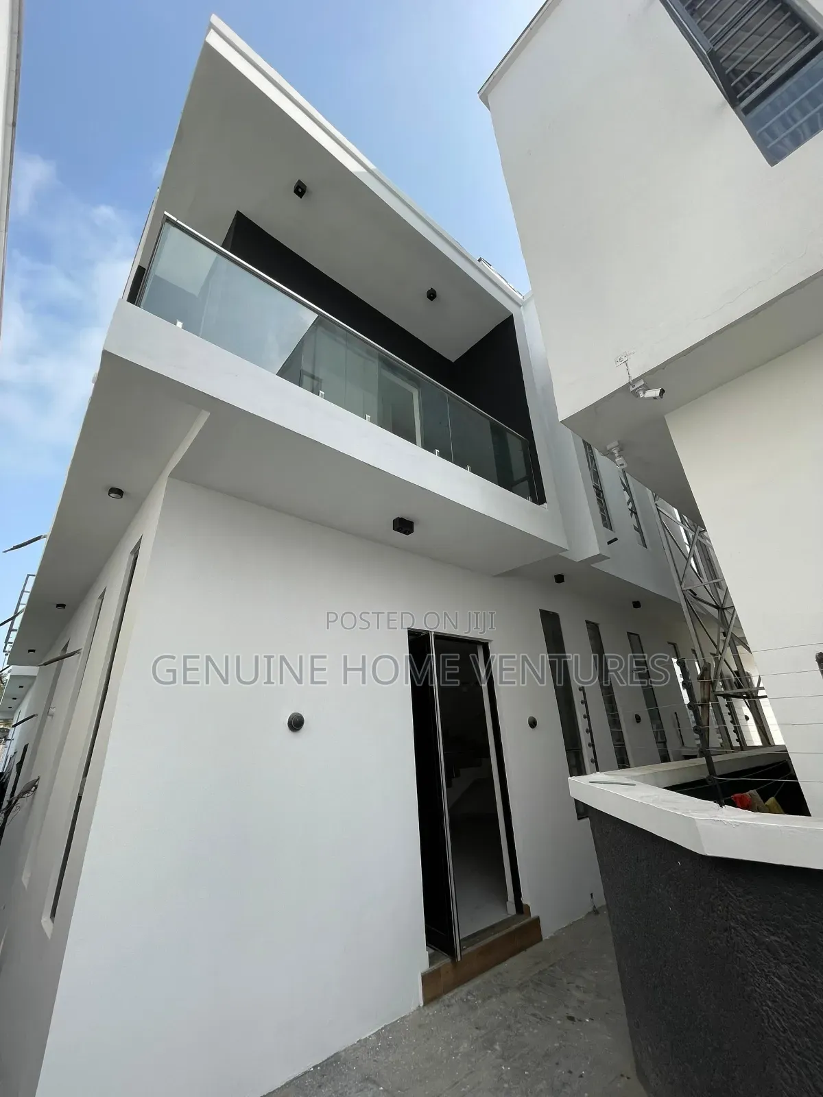 4bdrm Duplex in Chevron for sale in Chevron