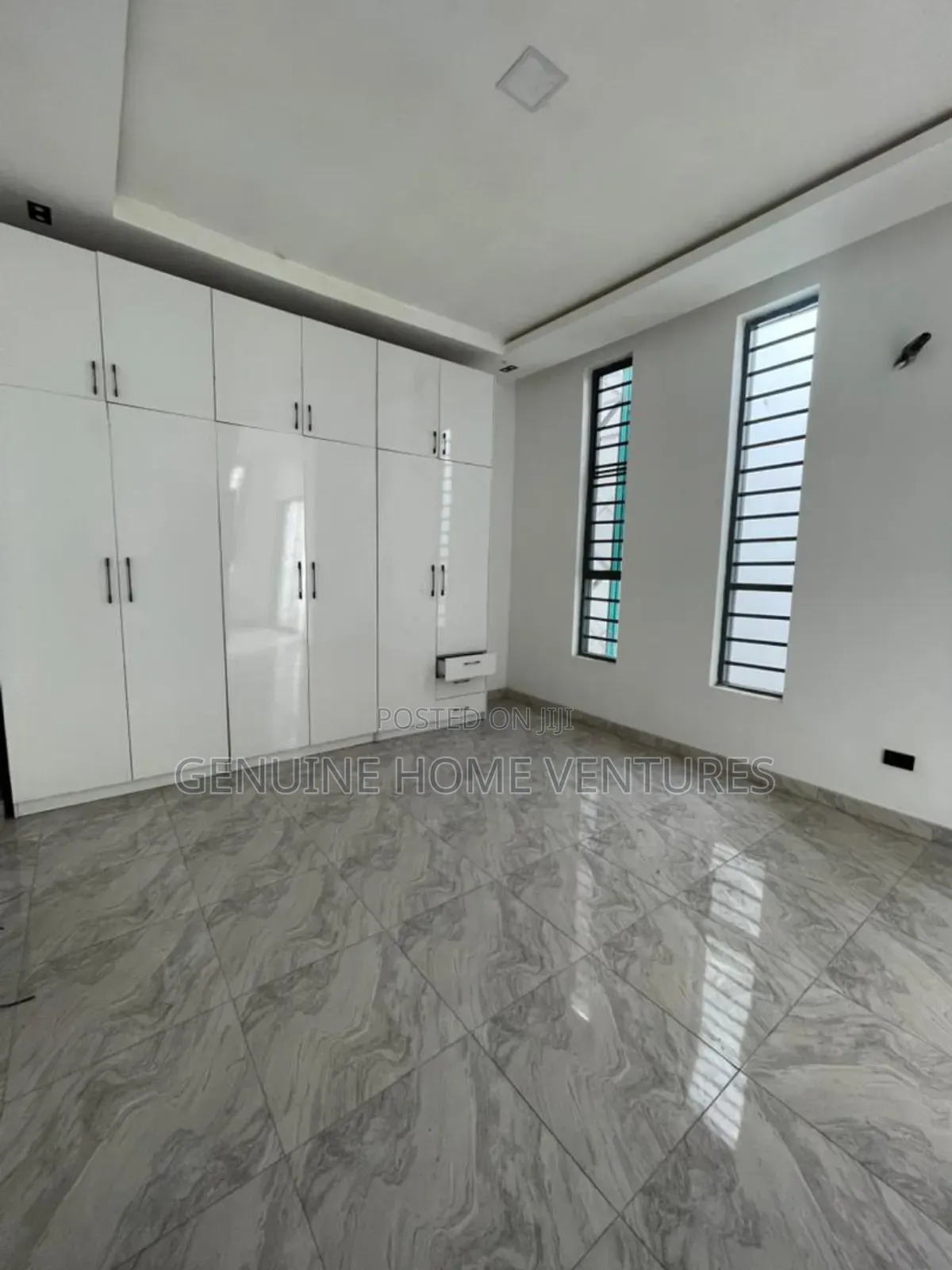 4bdrm Duplex in Chevron for sale in Chevron