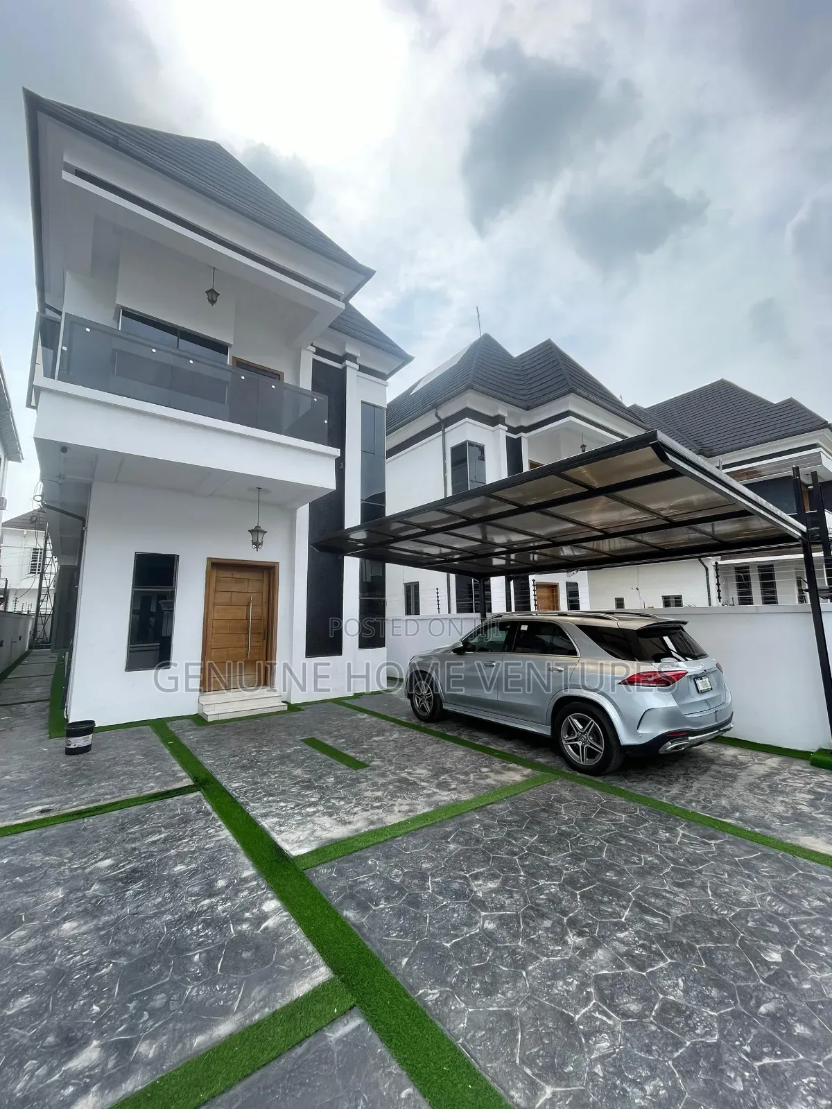 5bdrm Duplex in Chevron for sale in Chevron