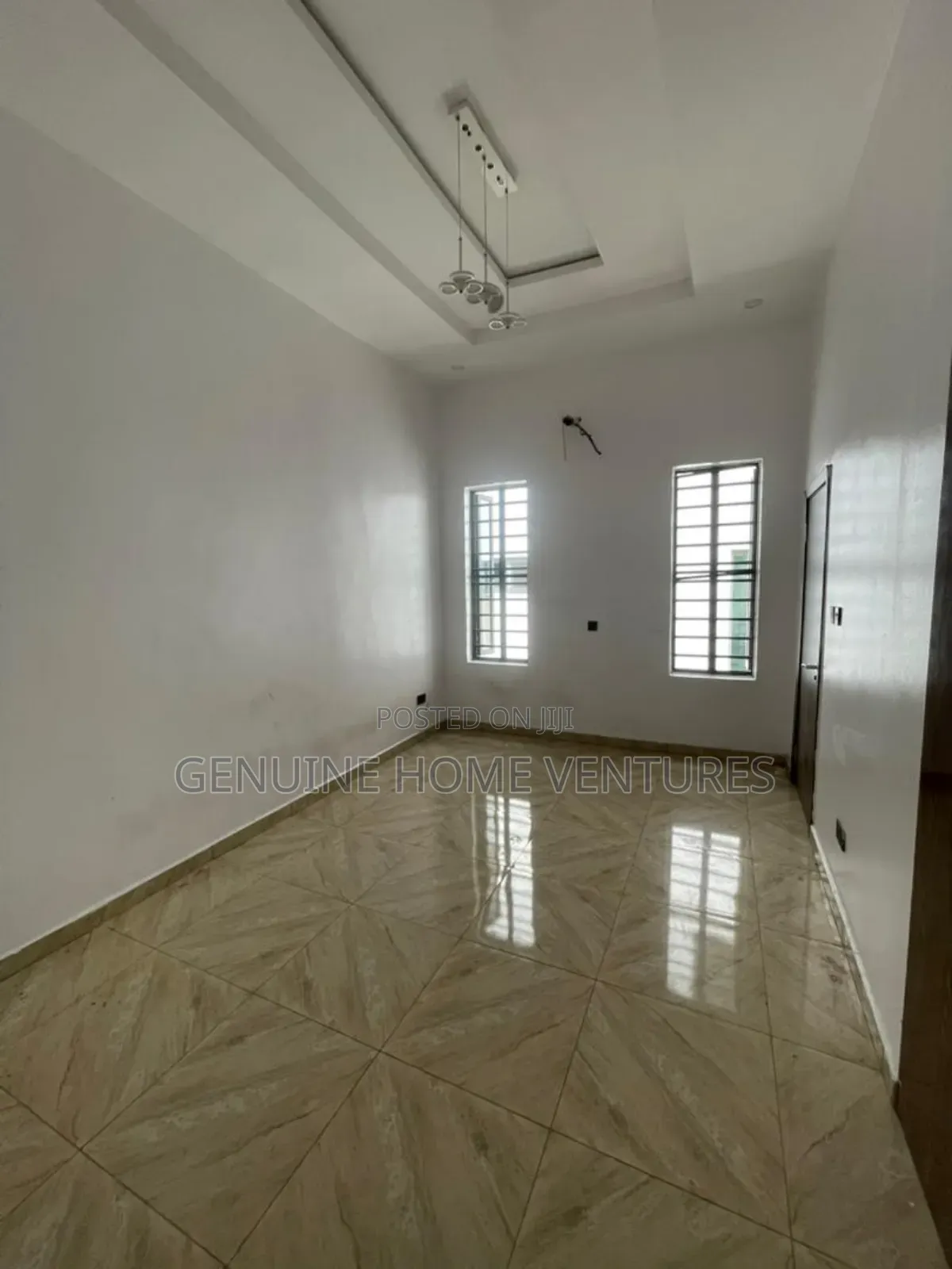 5bdrm Duplex in Chevron for sale in Chevron
