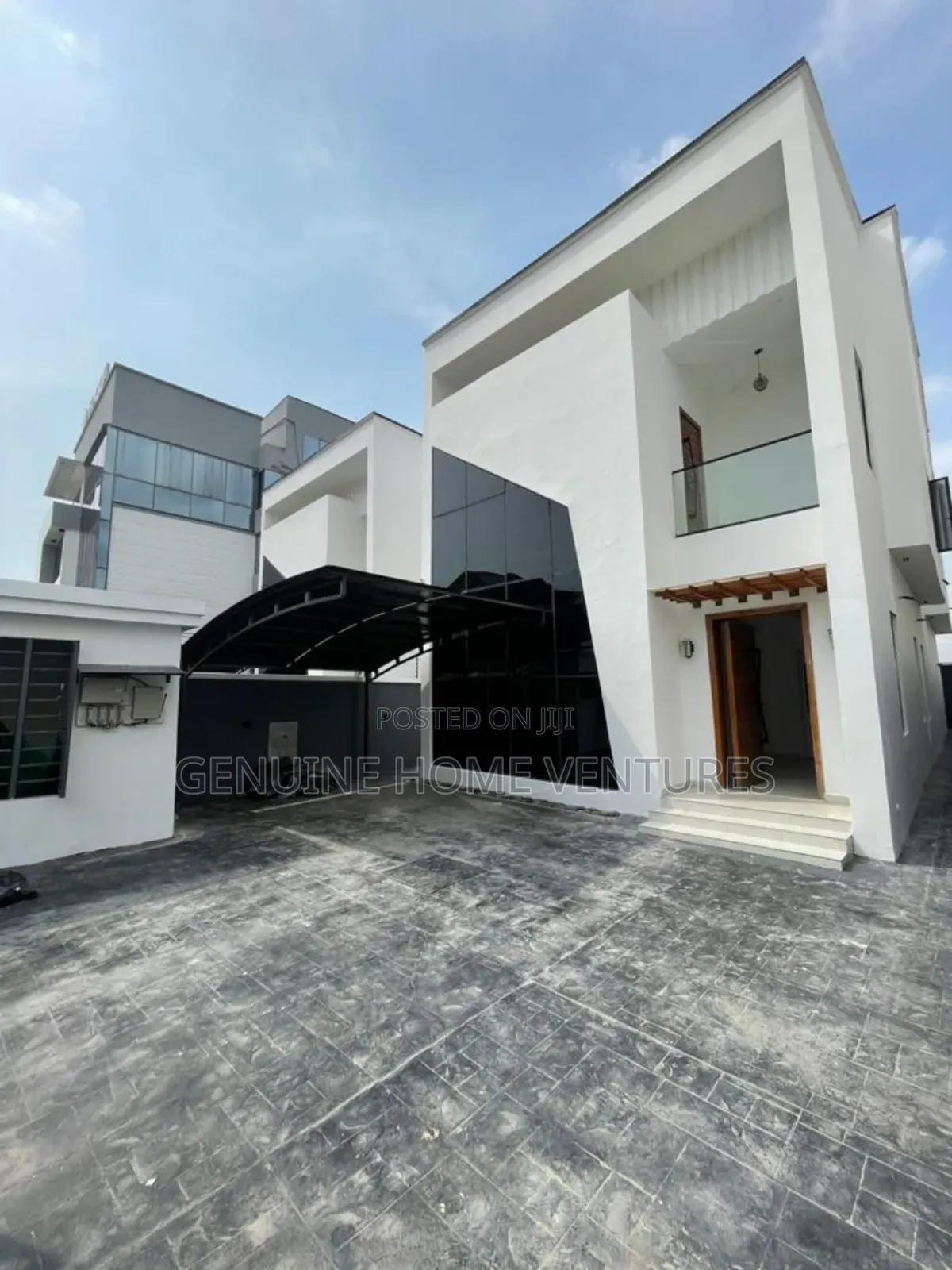5bdrm Duplex in Chevron for sale in Chevron