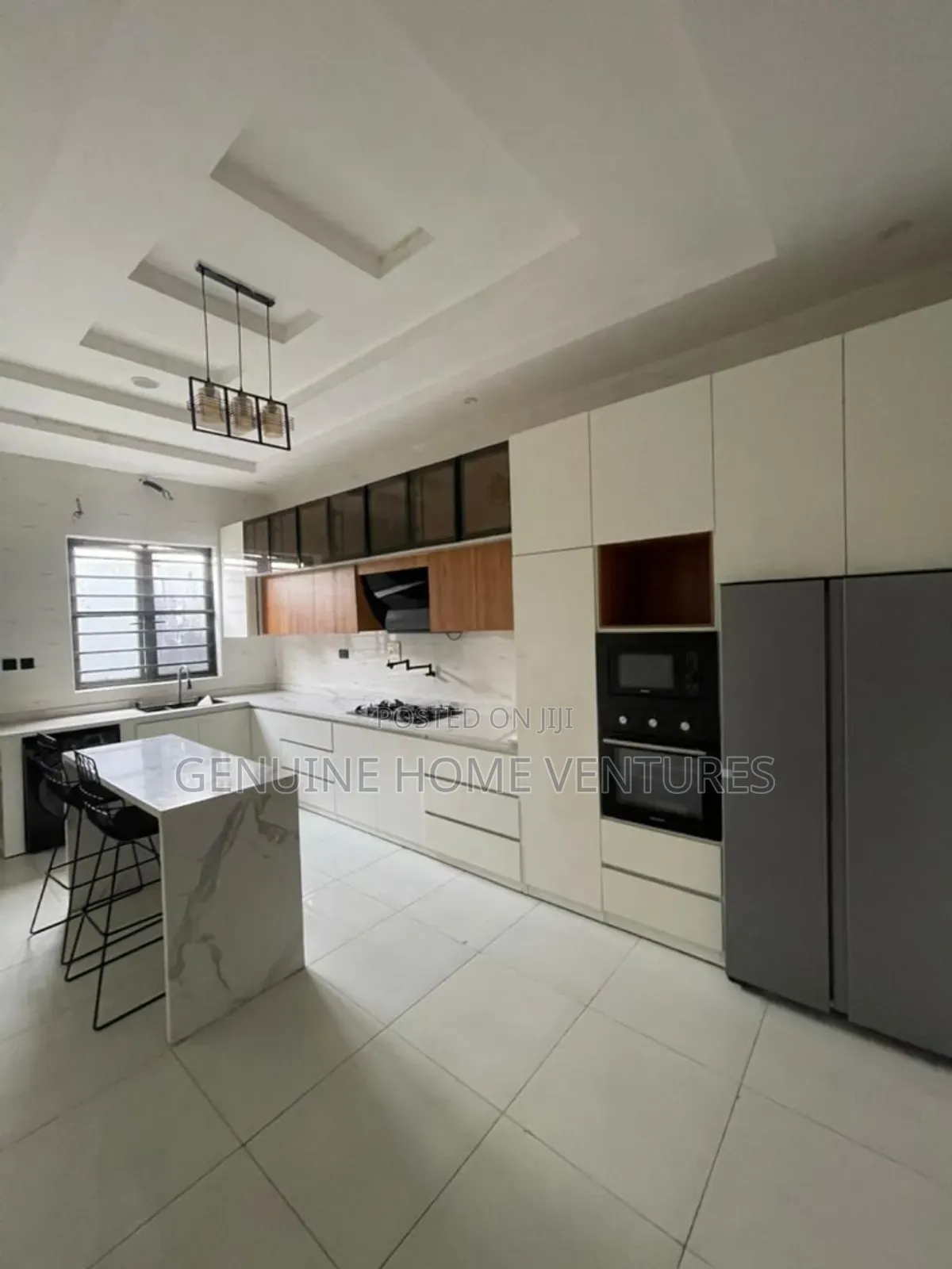 5bdrm Duplex in Chevron for sale in Chevron