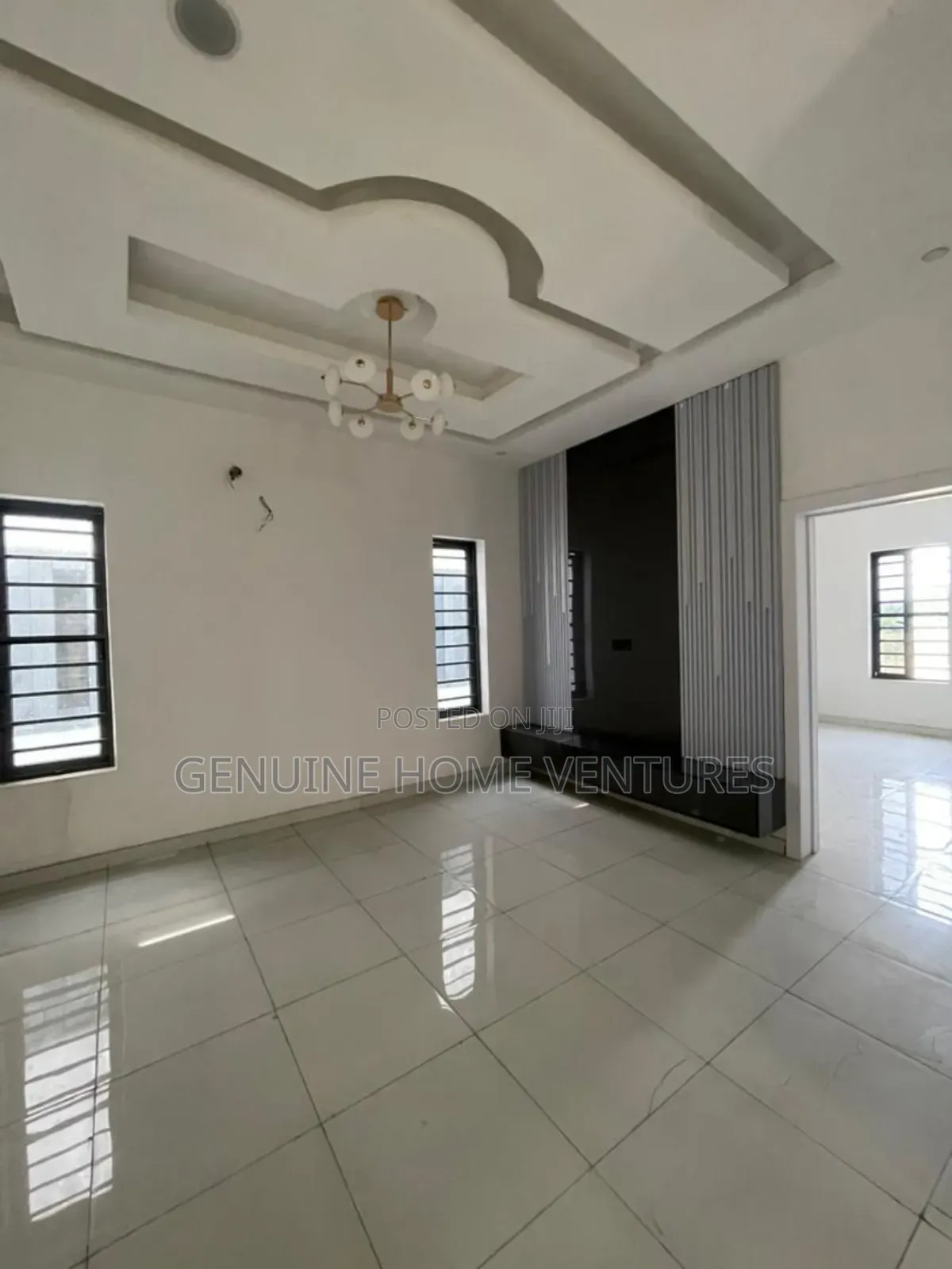 5bdrm Duplex in Chevron for sale in Chevron