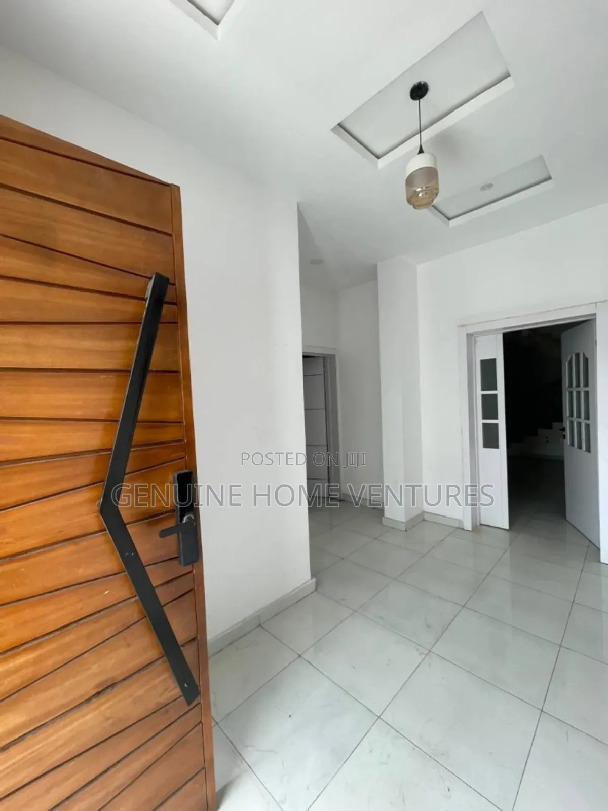 5bdrm Duplex in Chevron for sale in Chevron