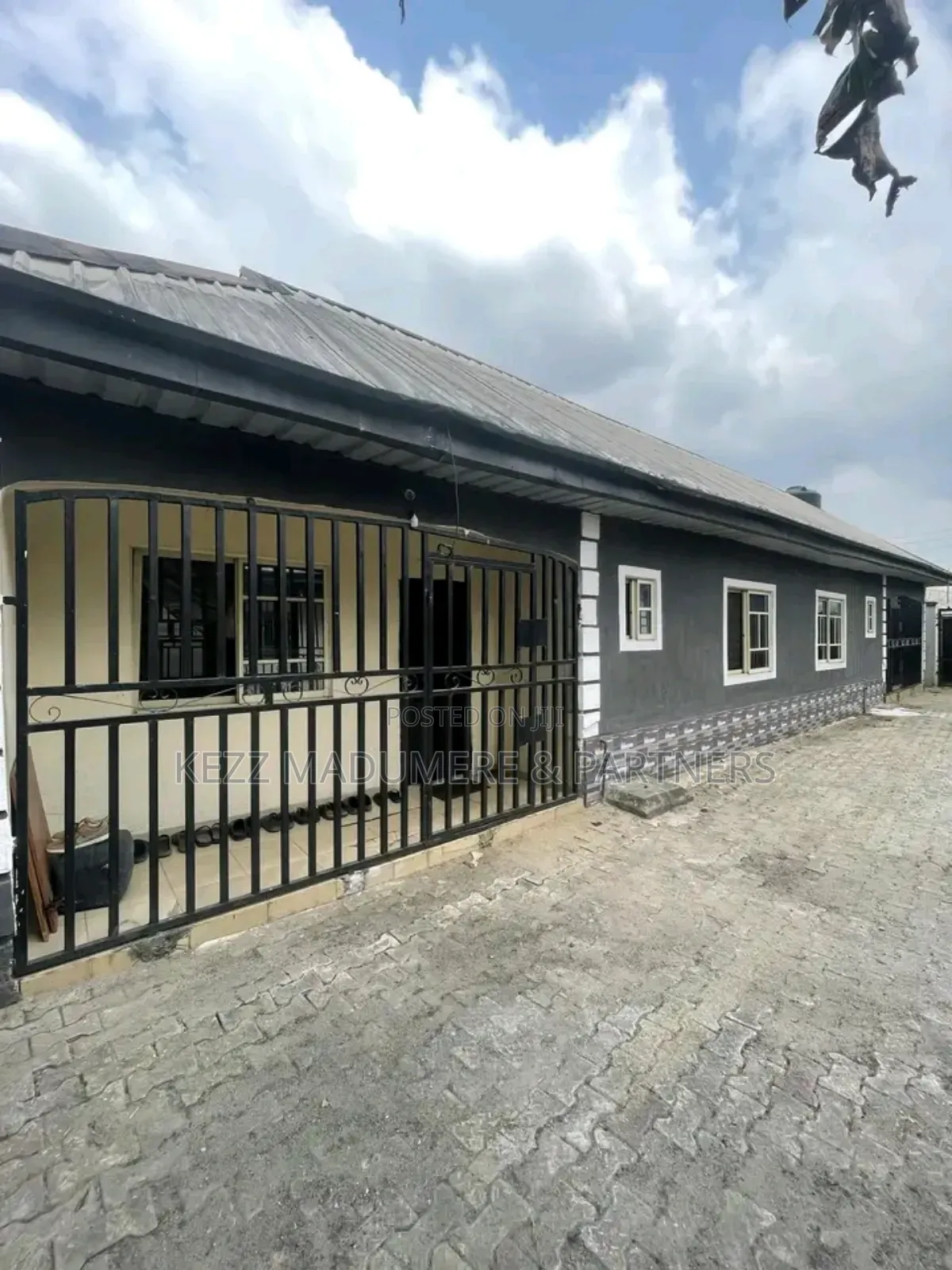 6bdrm Bungalow in Eliozu Eneka Link, Port-Harcourt for sale in Port-Harcourt