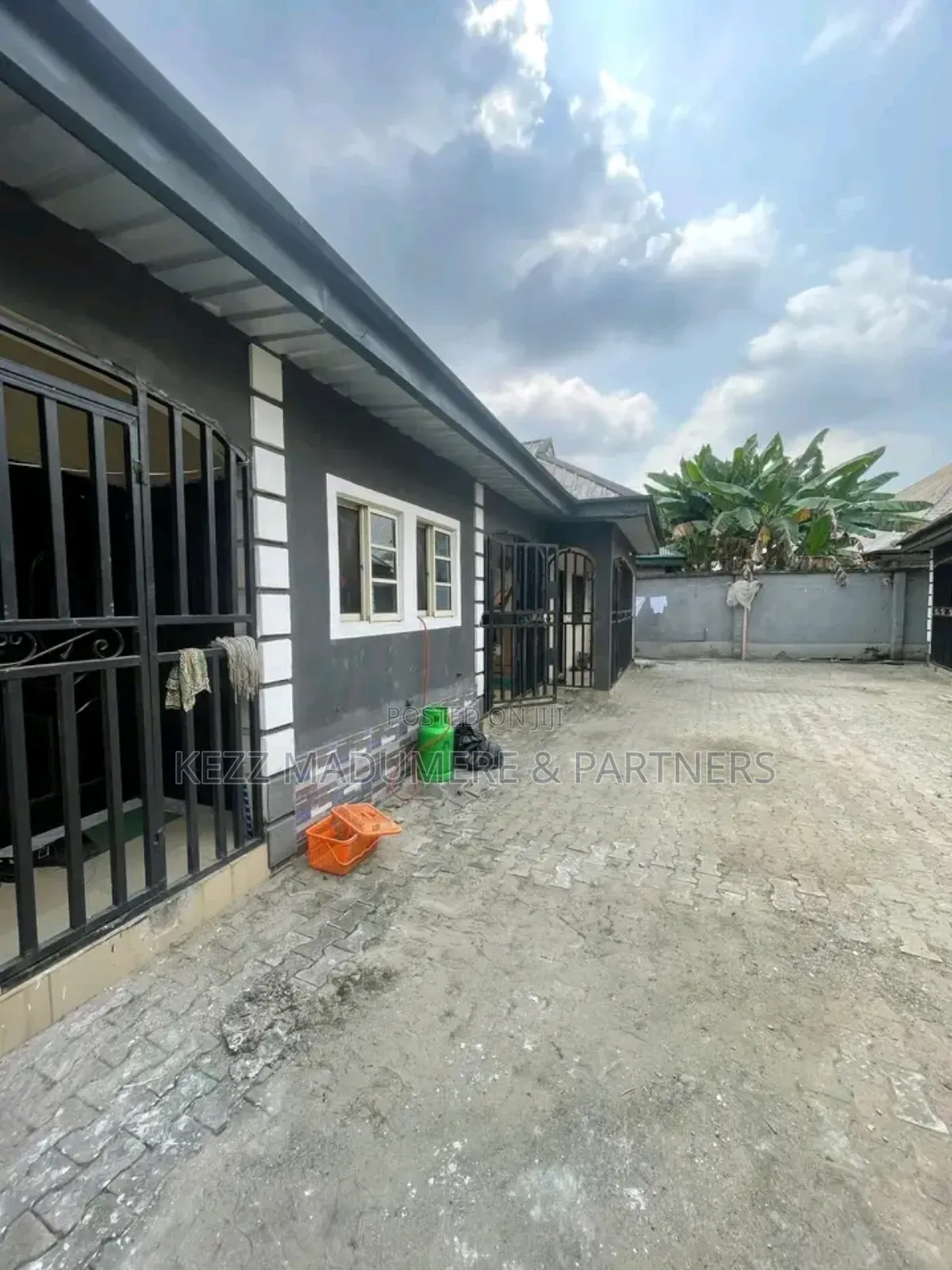 6bdrm Bungalow in Eliozu Eneka Link, Port-Harcourt for sale in Port-Harcourt