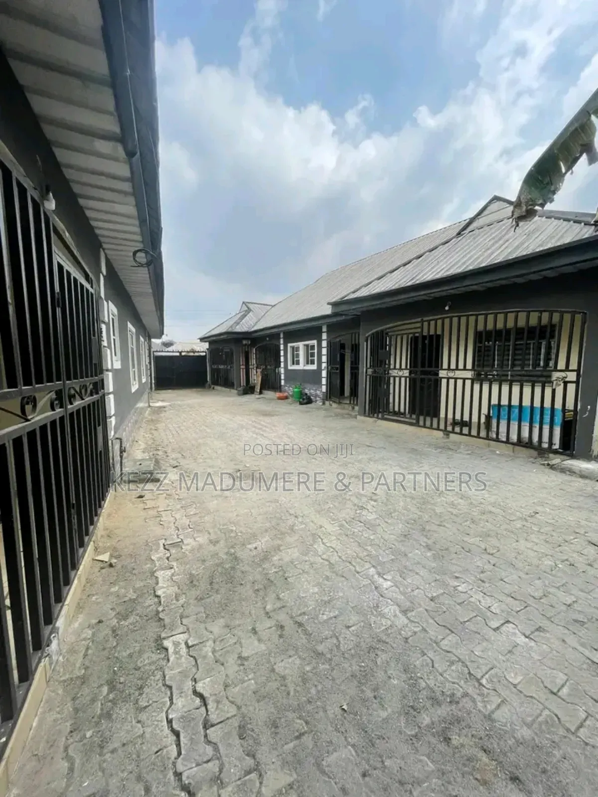 6bdrm Bungalow in Eliozu Eneka Link, Port-Harcourt for sale in Port-Harcourt