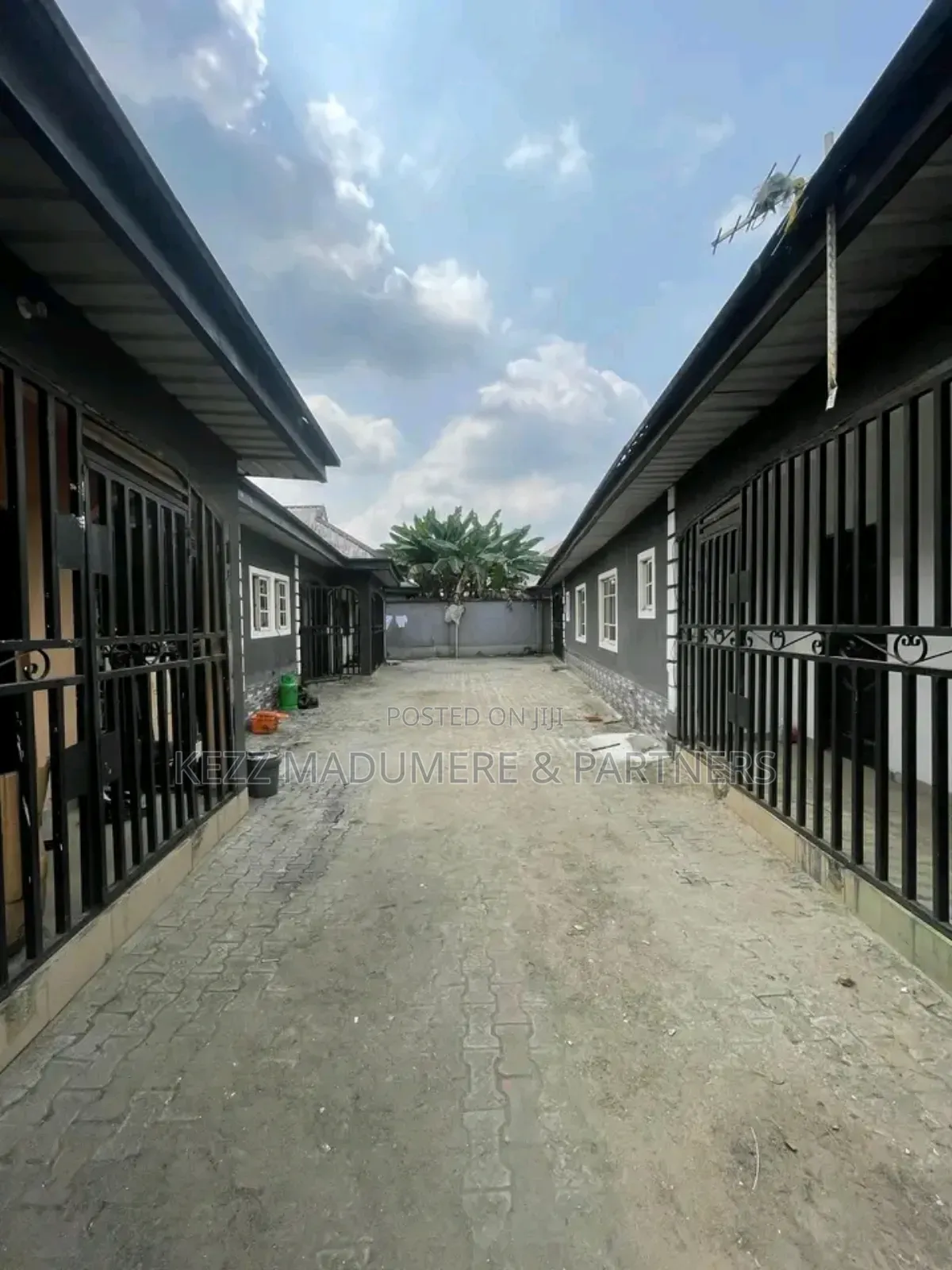 6bdrm Bungalow in Eliozu Eneka Link, Port-Harcourt for sale in Port-Harcourt