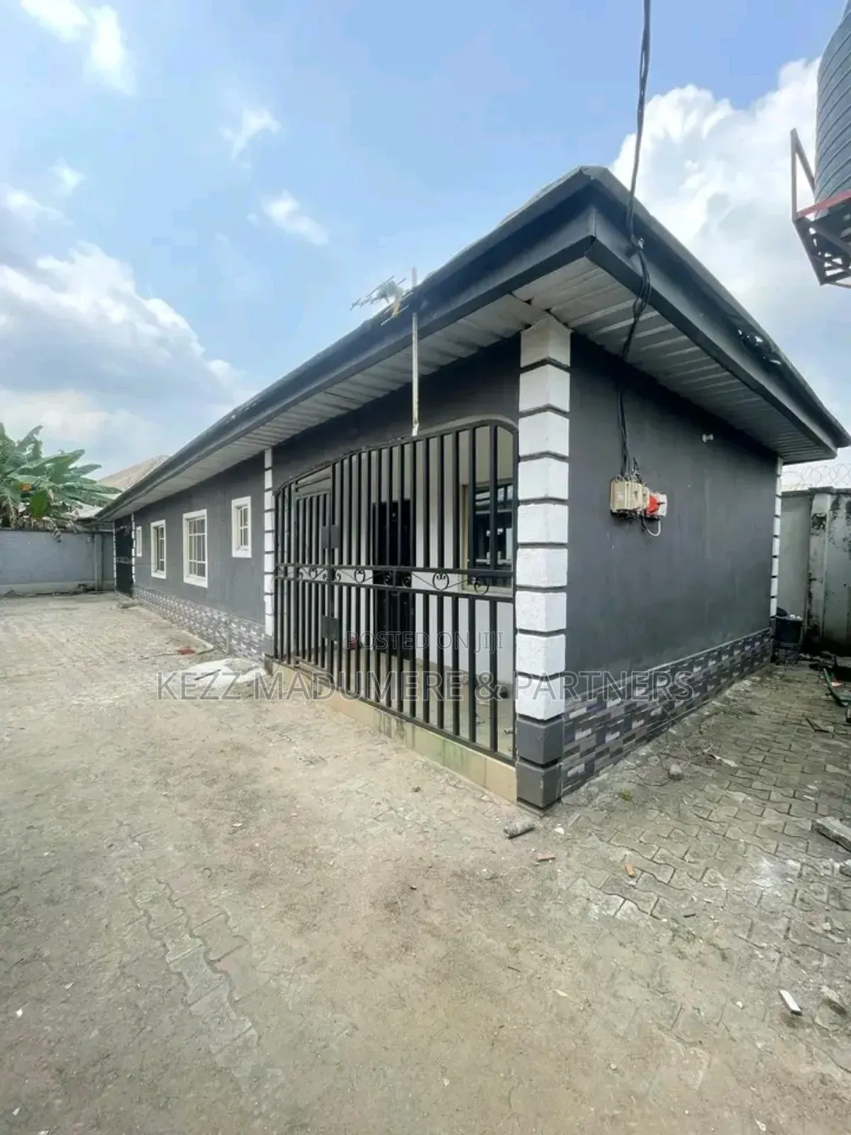 6bdrm Bungalow in Eliozu Eneka Link, Port-Harcourt for sale in Port-Harcourt