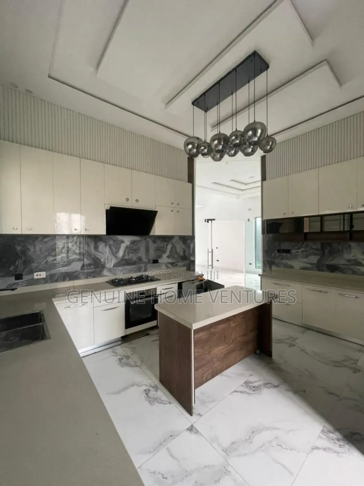5bdrm Duplex in Osapa London for sale in Osapa london
