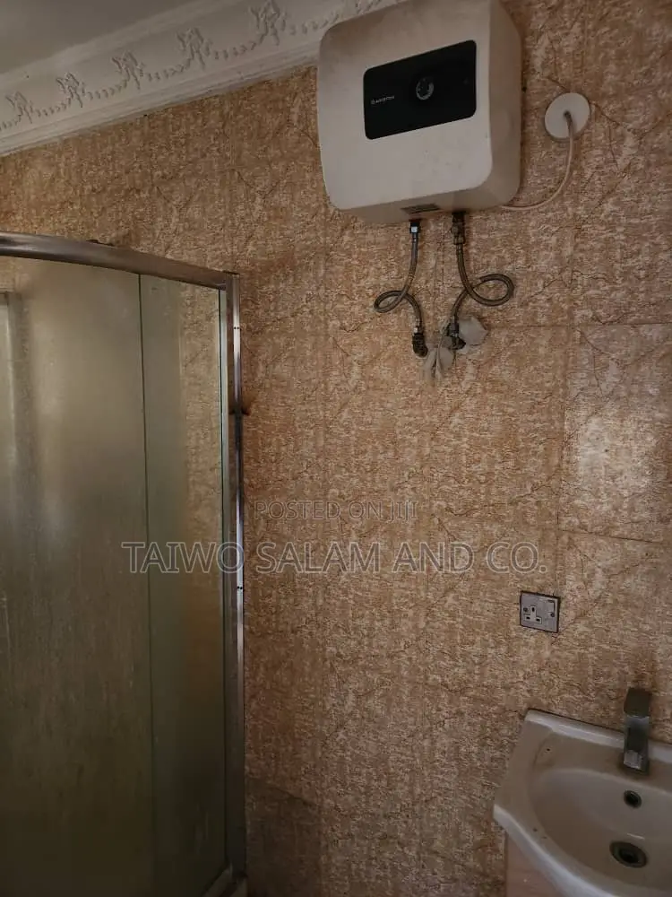 3bdrm Bungalow in Oluyole Estate for sale in Oluyole Estate