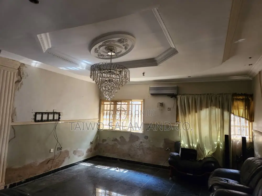 3bdrm Bungalow in Oluyole Estate for sale in Oluyole Estate