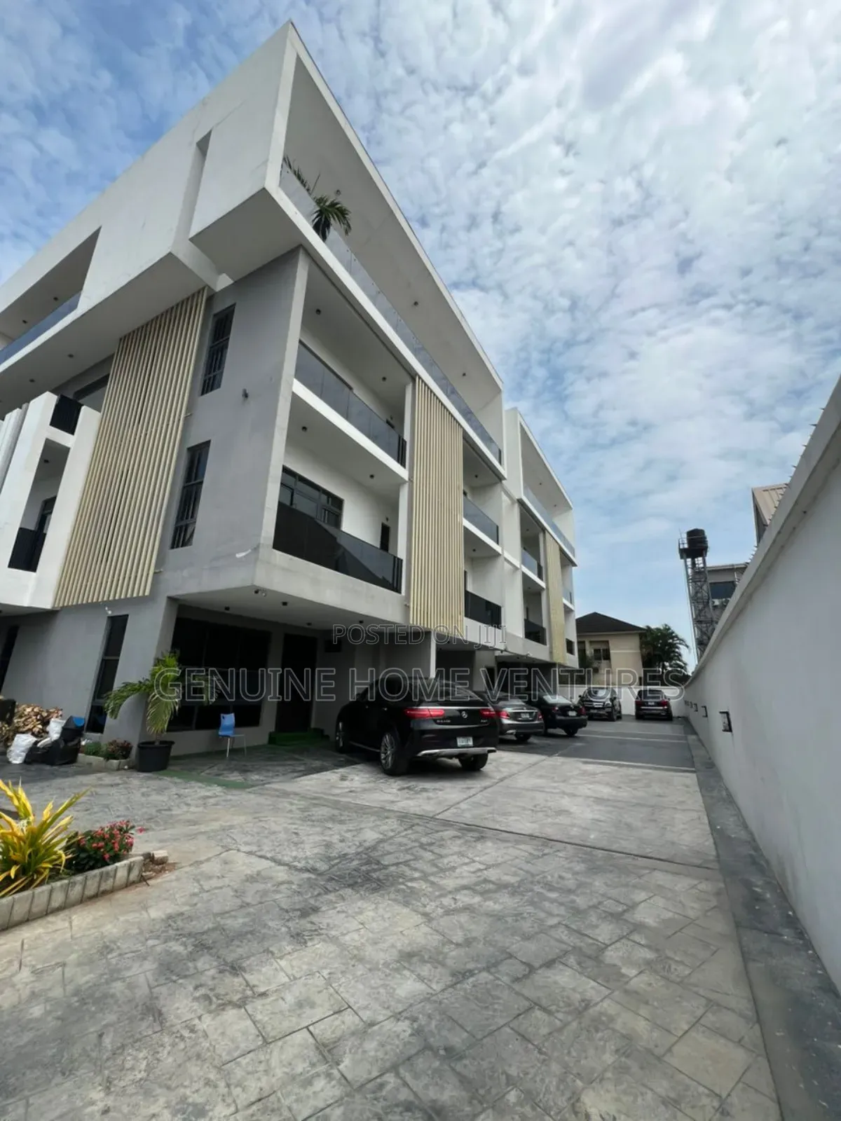 Furnished 3bdrm Penthouse in Lekki Phase 1 for sale in Lekki Phase 1