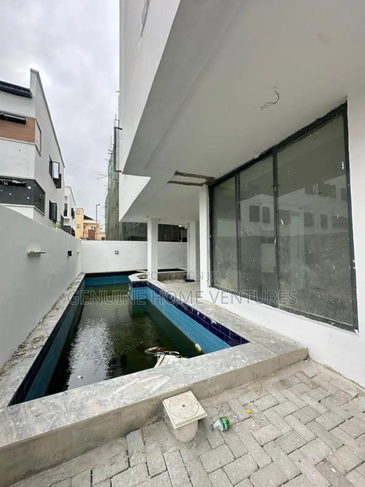 2bdrm Apartment In Lekki Phase One For Sale in Lekki Phase 1