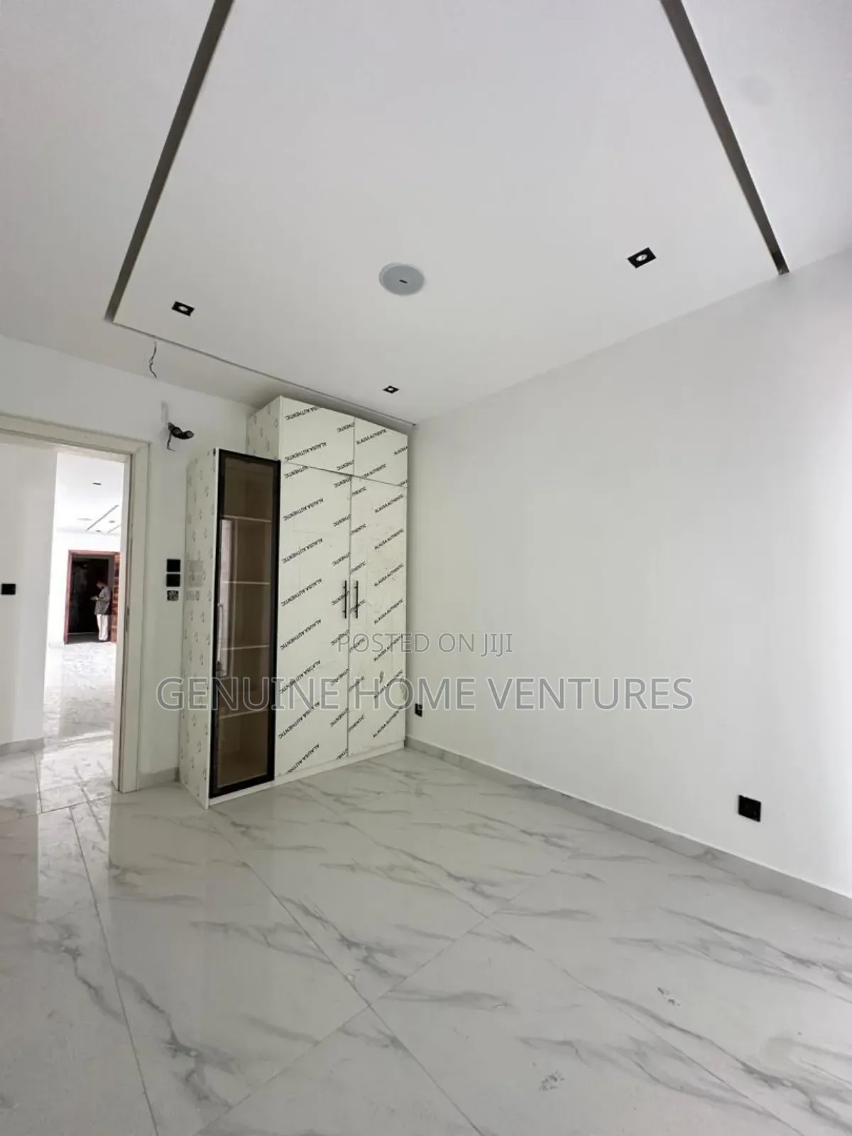 2bdrm Apartment In Lekki Phase One For Sale in Lekki Phase 1