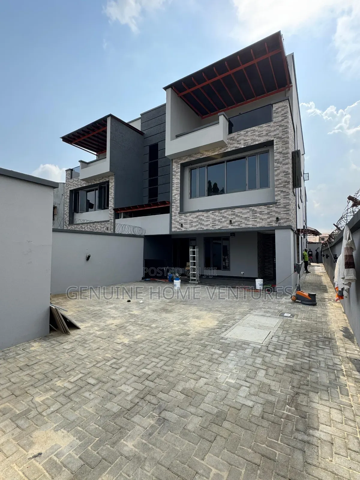 5bdrm Duplex in Gbagada for sale in Gbagada