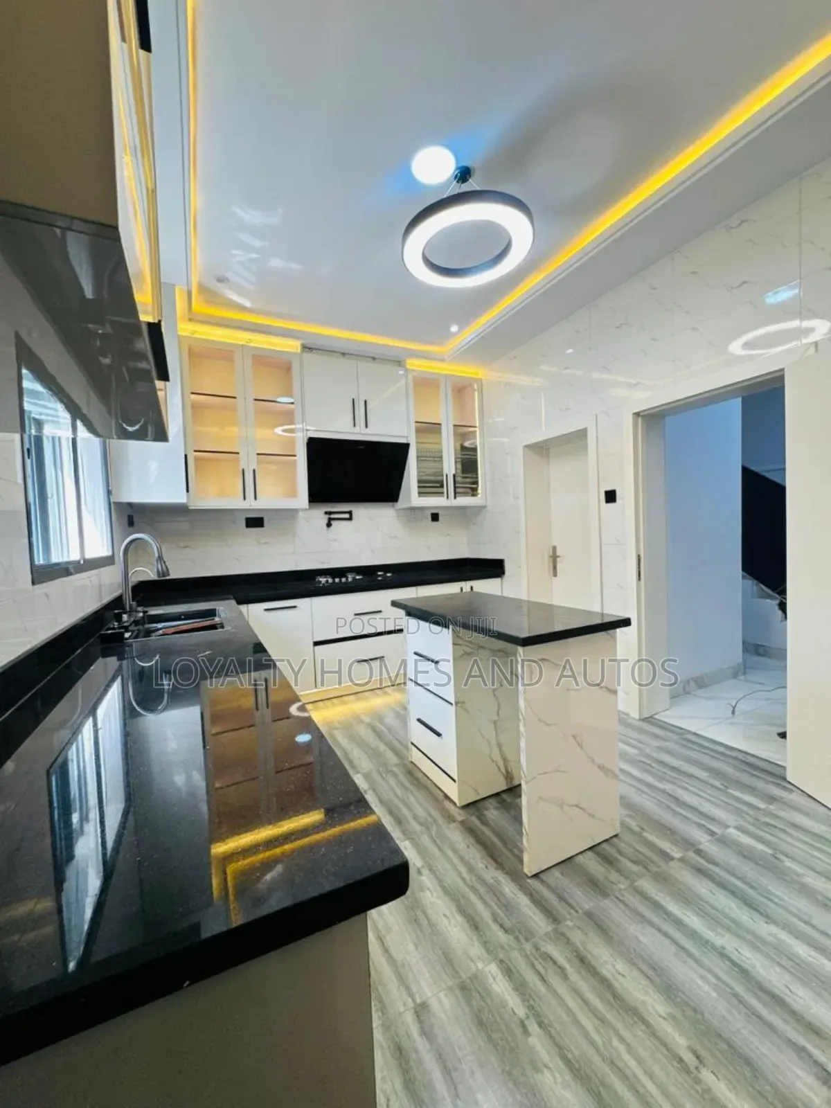 Furnished 4bdrm Duplex in Surulere for sale in Surulere