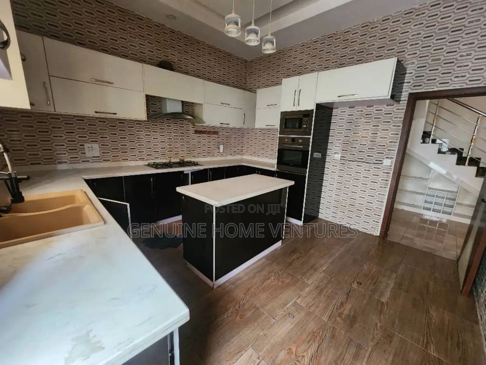 4bdrm Duplex in Chevron for rent in Chevron