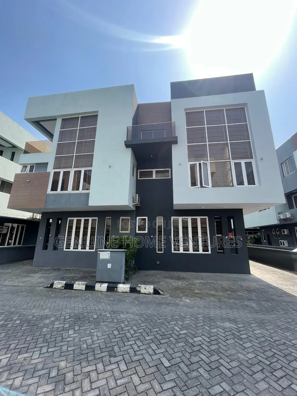 5bdrm Duplex in Osapa London for sale in Osapa london