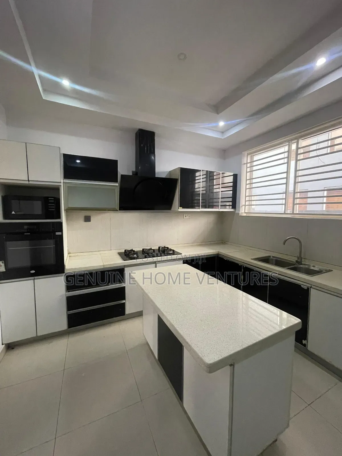 5bdrm Duplex in Osapa London for sale in Osapa london