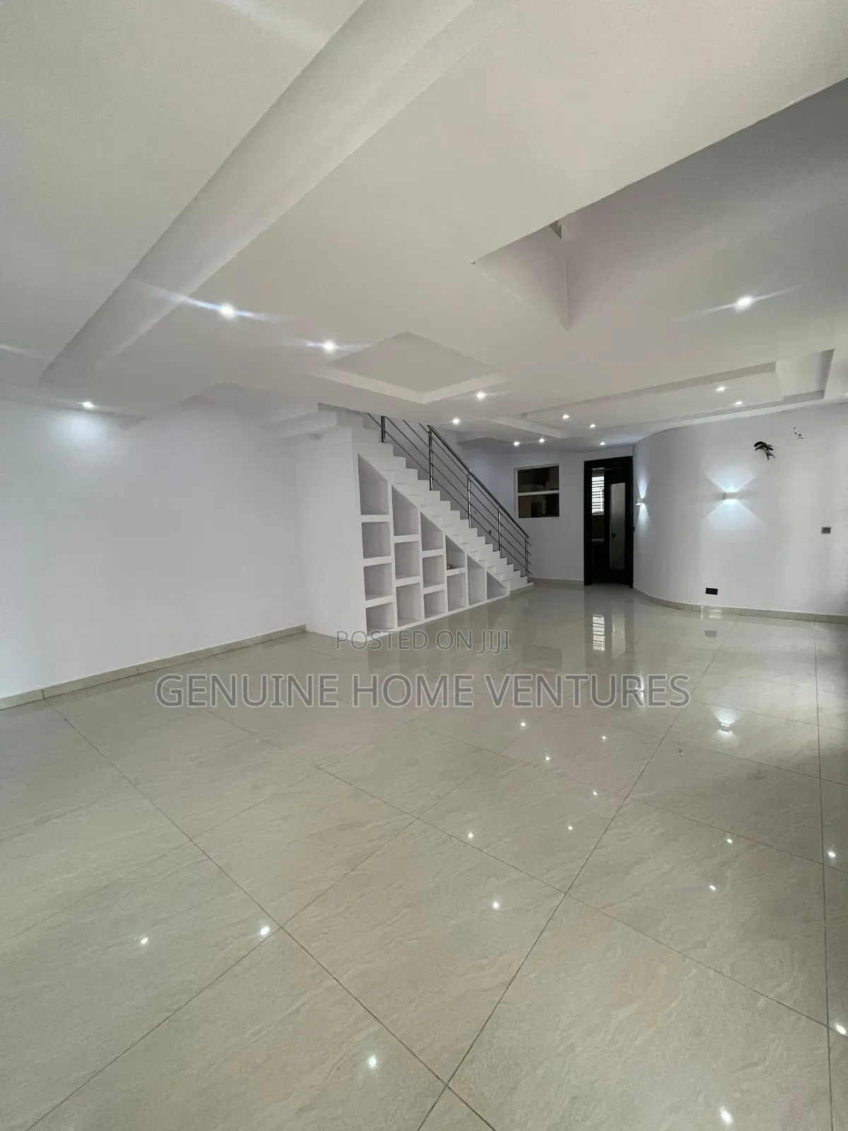 5bdrm Duplex in Osapa London for sale in Osapa london