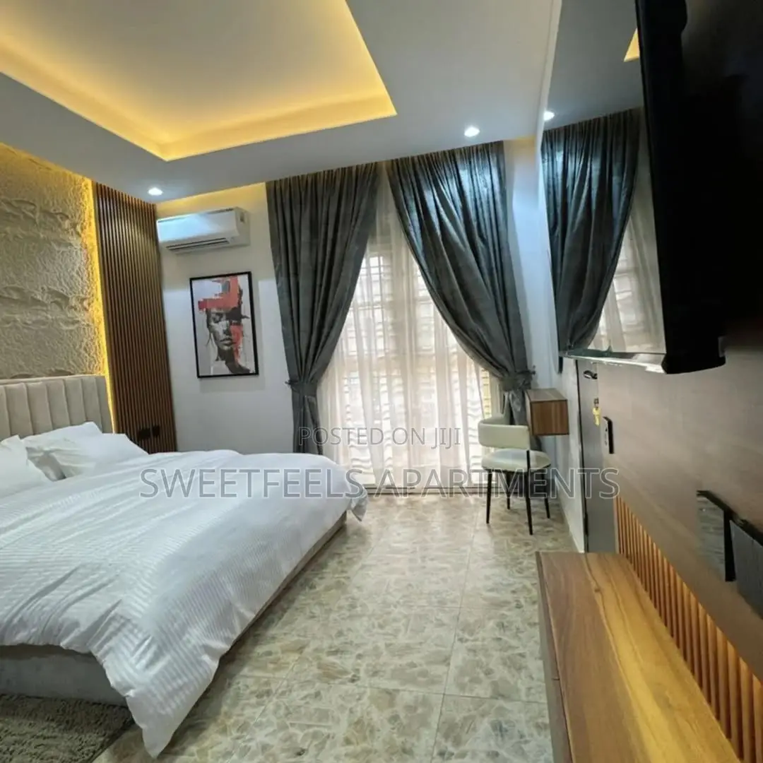 Beautiful and Spacious 2 Bedroom Apartment in Mobolaji Bank Anthony Way