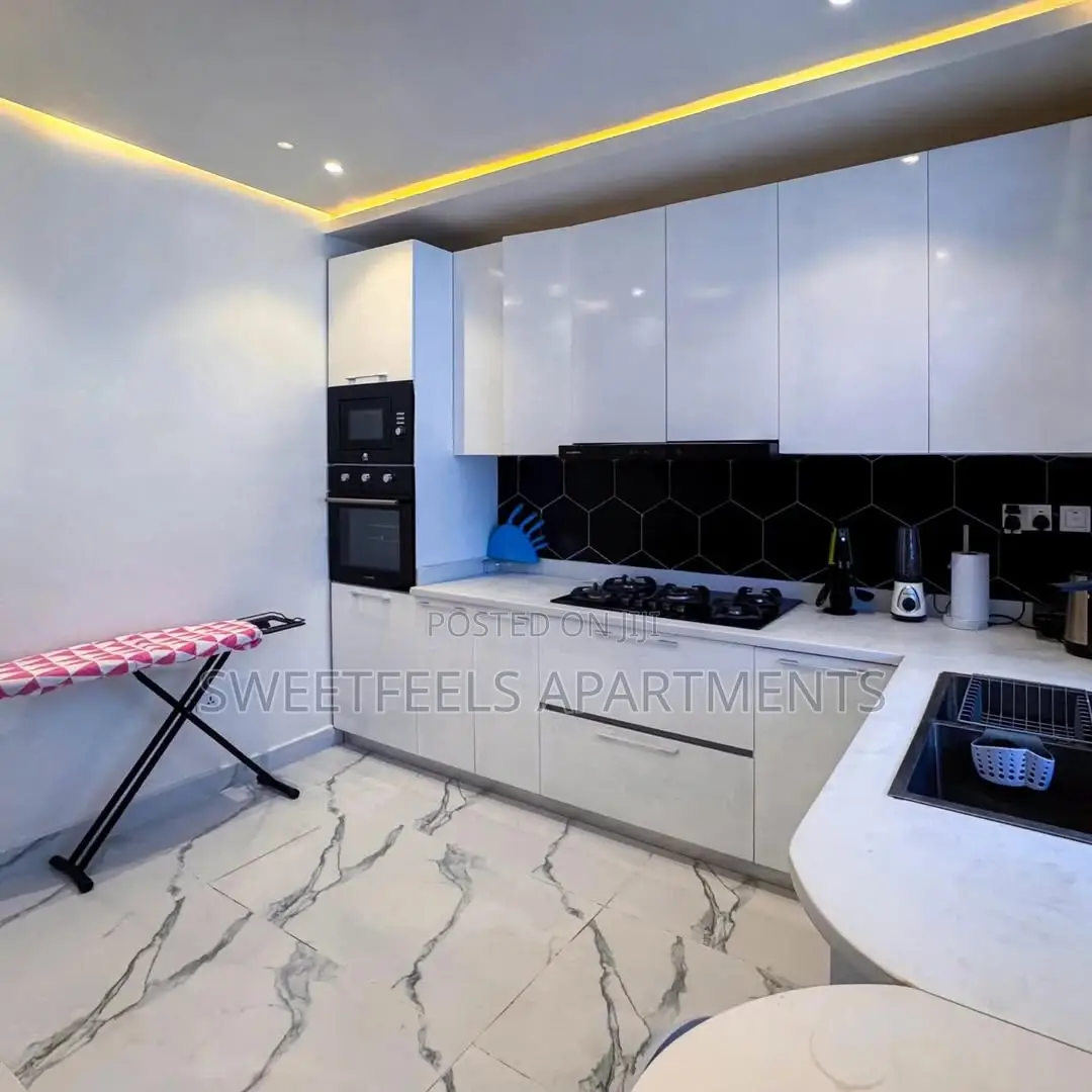 Cozy 2 Bedroom With in House Gym, Washing Machine and Chess in Victoria Island Extension