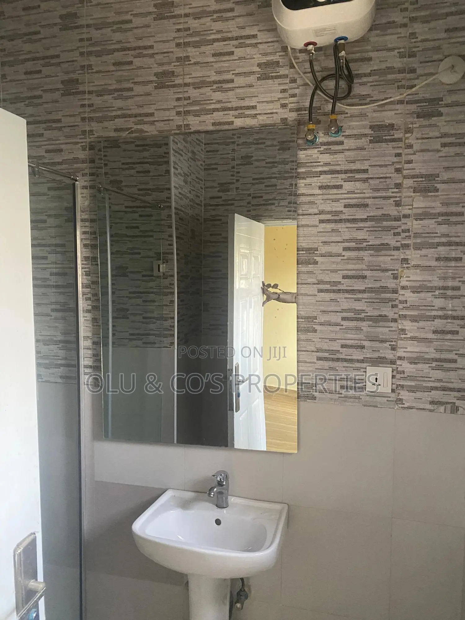Furnished 3bdrm Townhouse / Terrace in Peachville Estate, Jabi for rent in Jabi