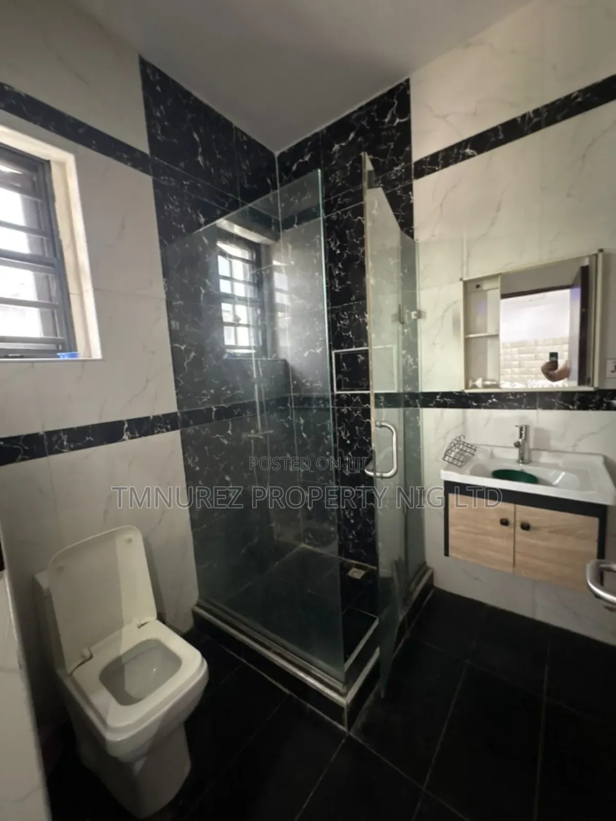 Furnished Studio Apartment in Orchild Road, Chevron for rent in Chevron